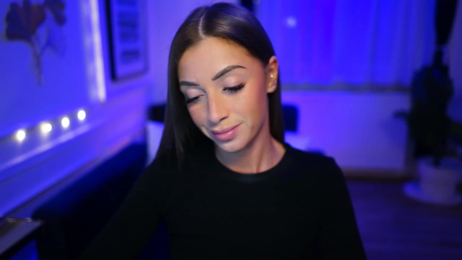 Gallery image thumbnail from emma_ruby's myfreecams stream on, 12/28/2022, 18:14 image 11 of 20
