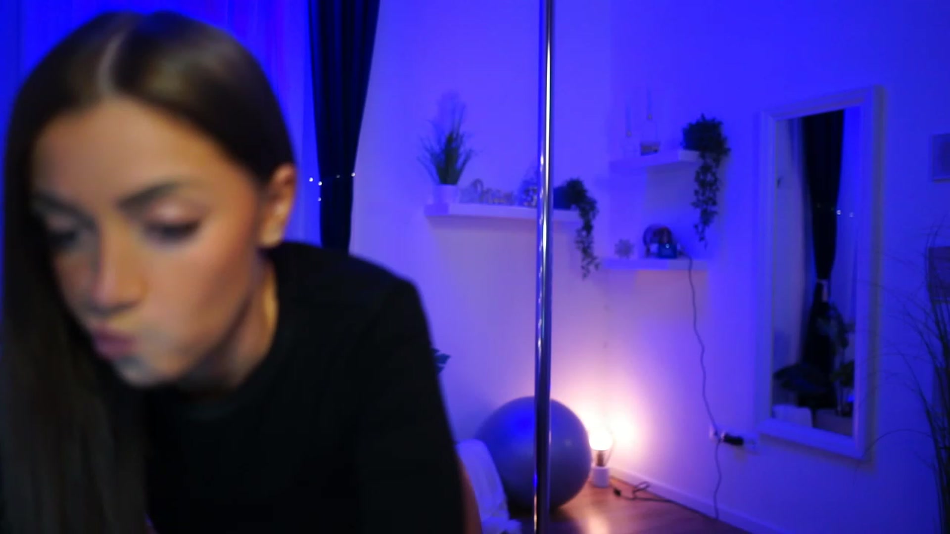 Gallery image thumbnail from emma_ruby's myfreecams stream on, 12/28/2022, 18:14 image 18 of 20