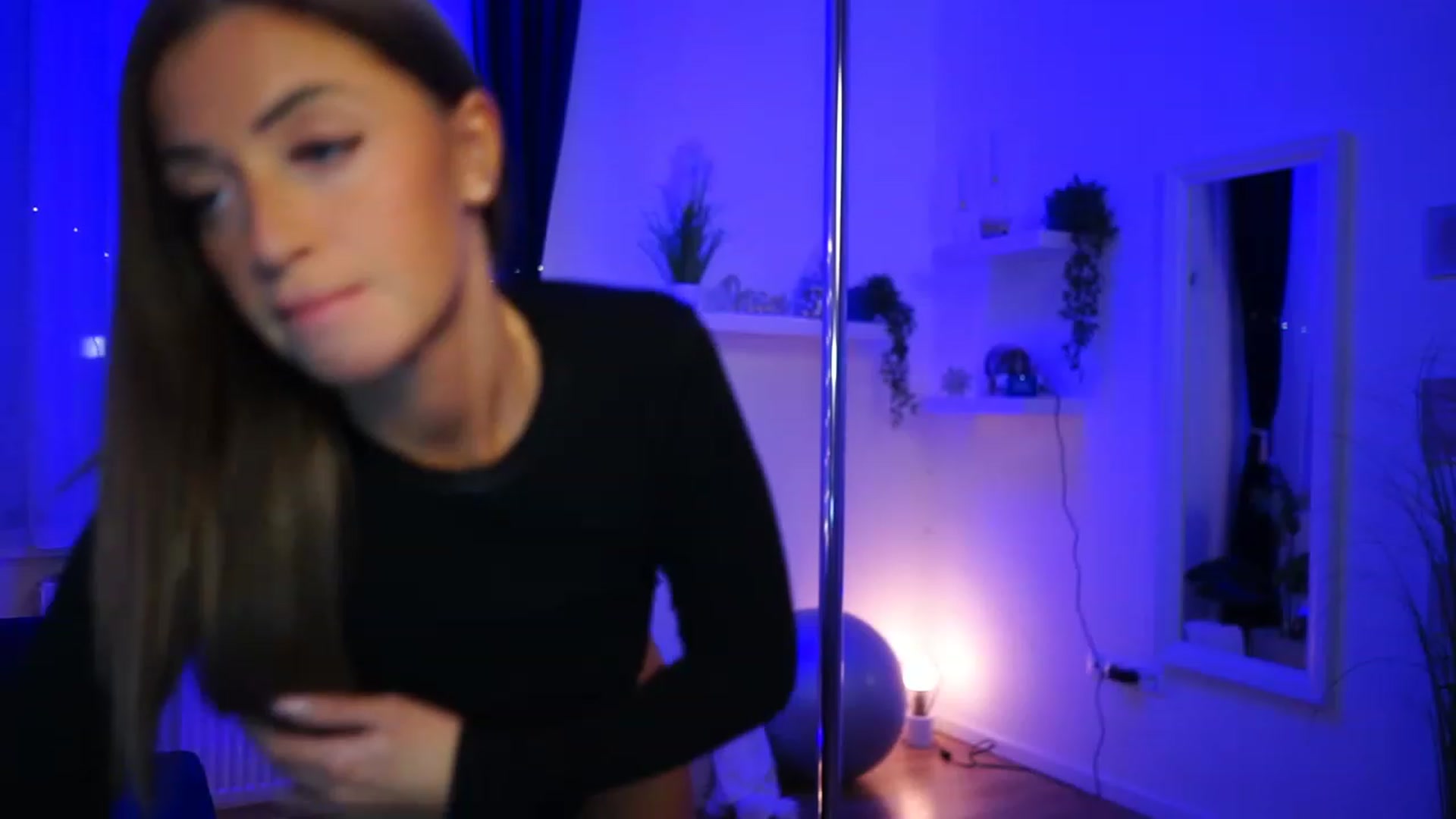 Gallery image thumbnail from emma_ruby's myfreecams stream on, 12/28/2022, 18:14 image 19 of 20