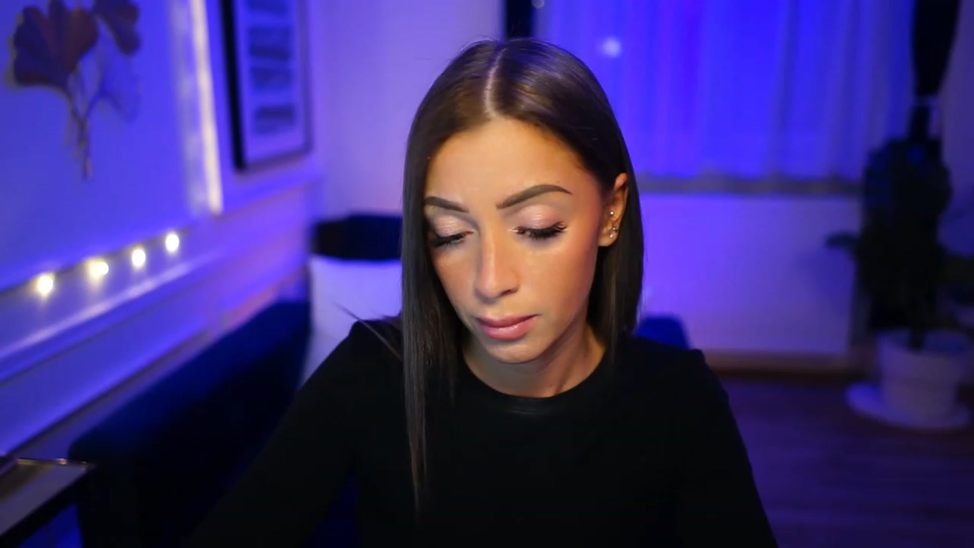 Gallery image thumbnail from emma_ruby's myfreecams stream on, 12/28/2022, 18:14 image 14 of 20