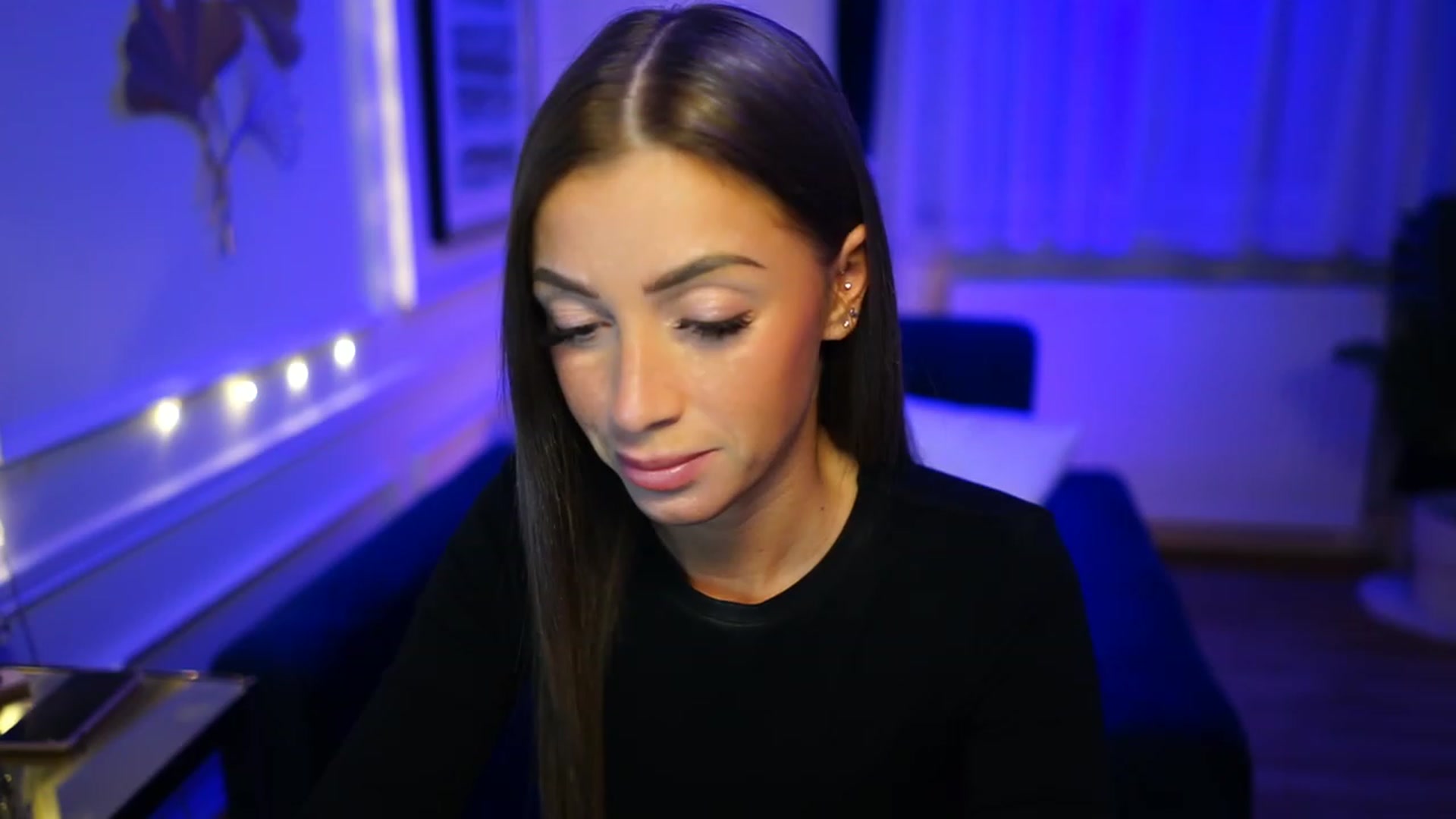 Gallery image thumbnail from emma_ruby's myfreecams stream on, 12/28/2022, 19:39 image 16 of 20