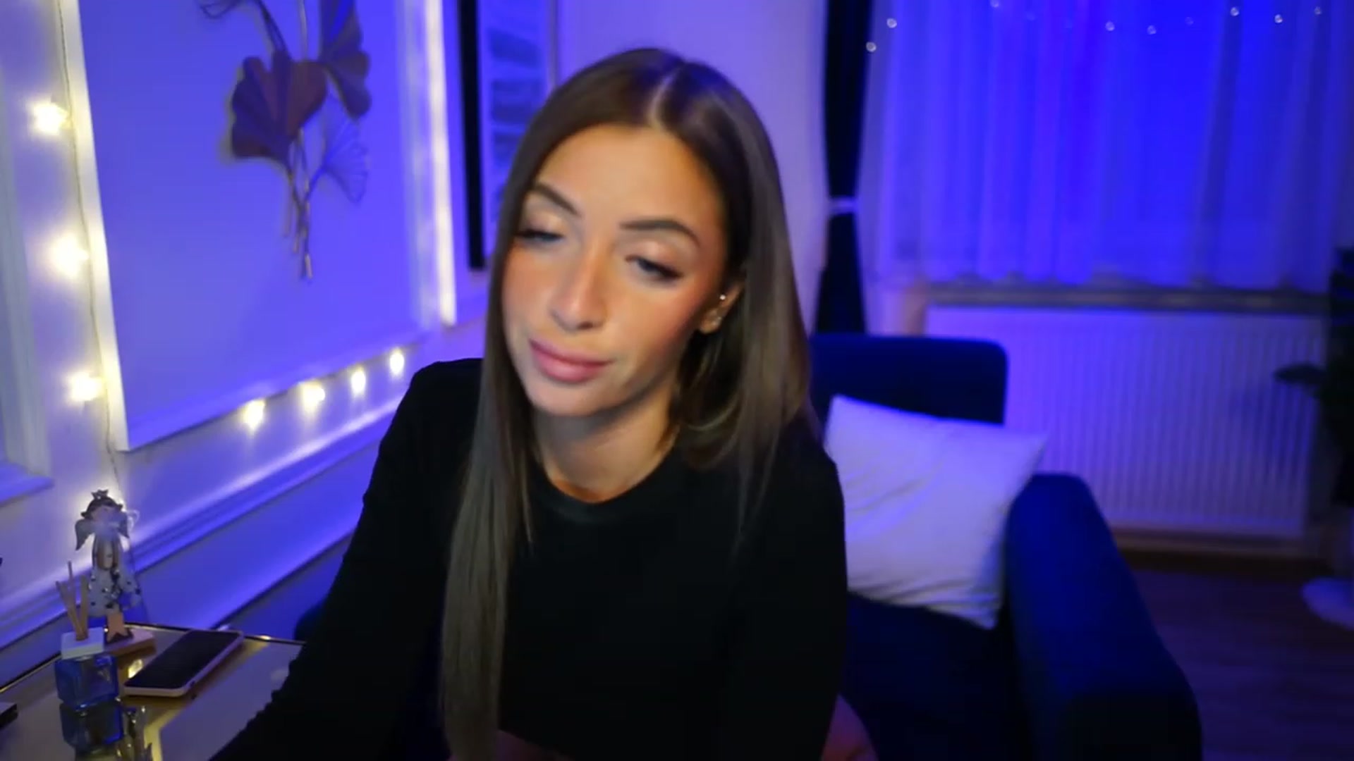 Gallery image thumbnail from emma_ruby's myfreecams stream on, 12/28/2022, 19:39 image 10 of 20