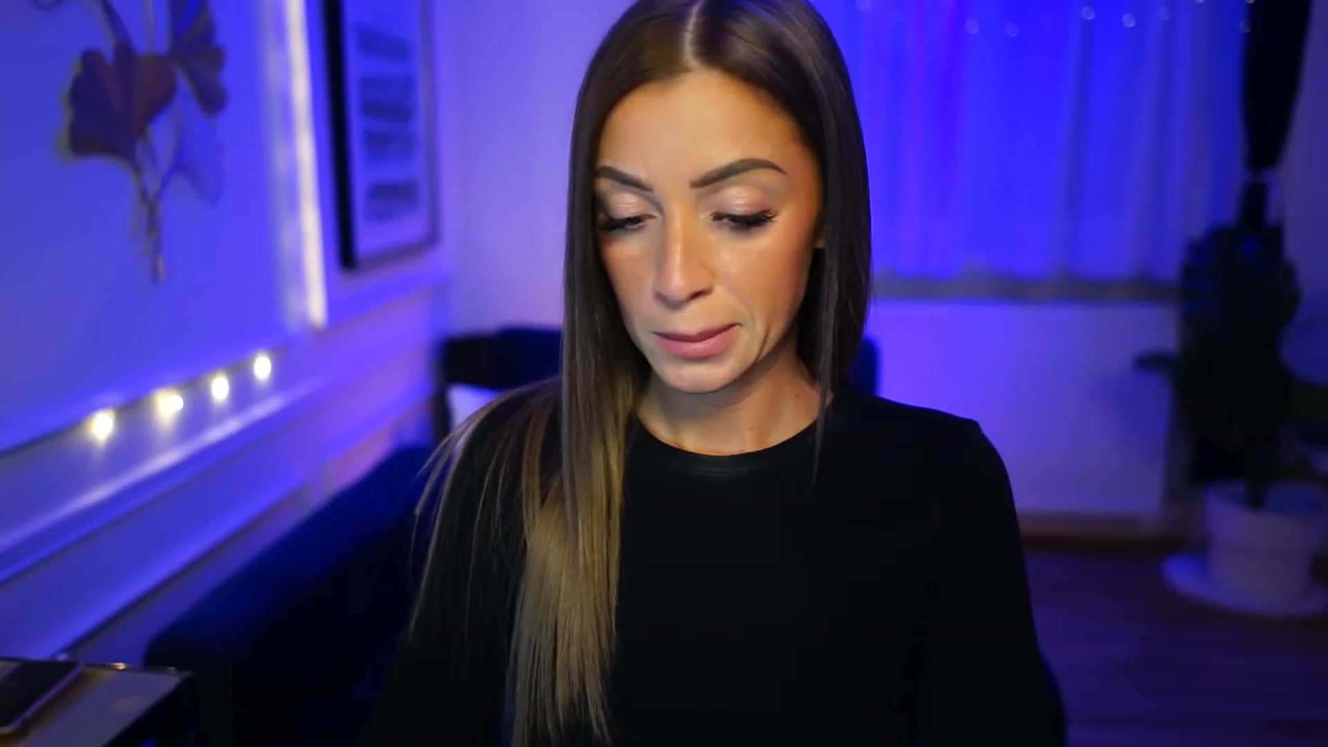 Gallery image thumbnail from emma_ruby's myfreecams stream on, 12/28/2022, 19:39 image 9 of 20