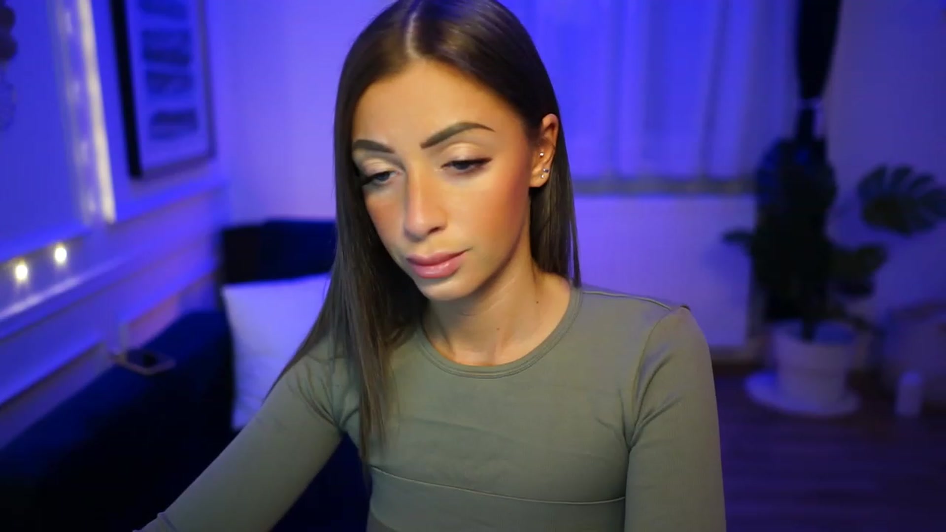 Gallery image thumbnail from emma_ruby's myfreecams stream on, 12/29/2022, 16:21 image 6 of 20