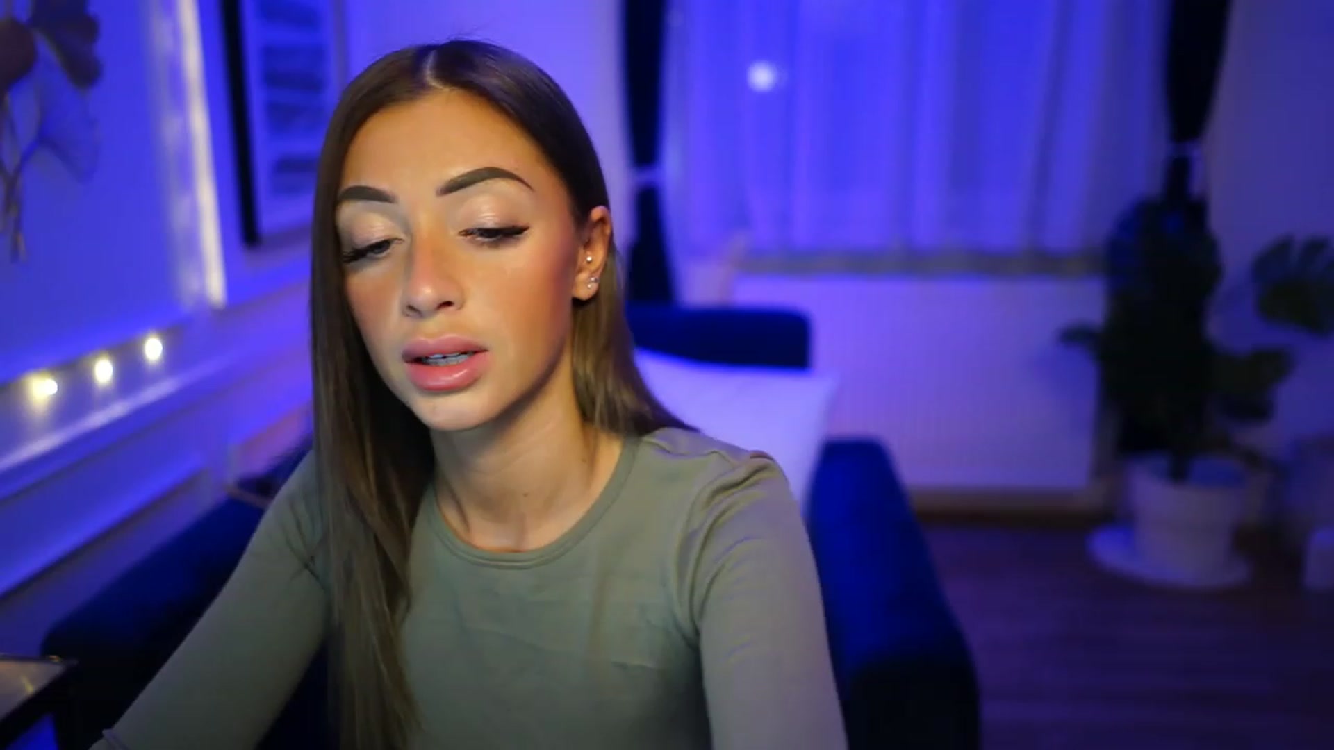 Gallery image thumbnail from emma_ruby's myfreecams stream on, 12/29/2022, 16:21 image 3 of 20