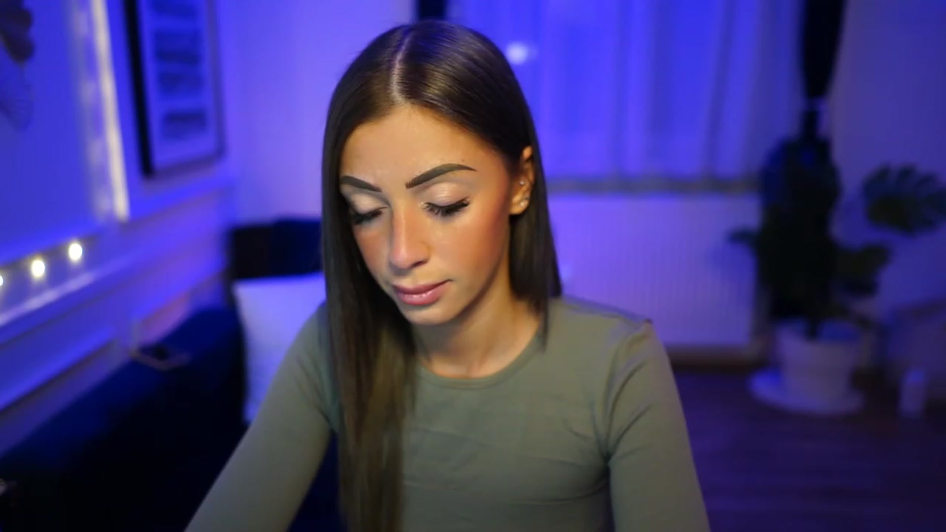 Gallery image thumbnail from emma_ruby's myfreecams stream on, 12/29/2022, 16:21 image 10 of 20