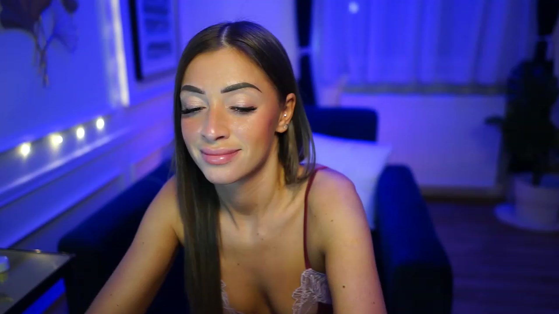 Gallery image thumbnail from emma_ruby's myfreecams stream on, 12/29/2022, 18:34 image 18 of 20