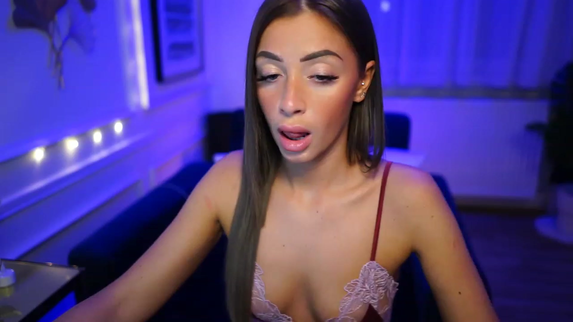 Gallery image thumbnail from emma_ruby's myfreecams stream on, 12/29/2022, 18:34 image 5 of 20