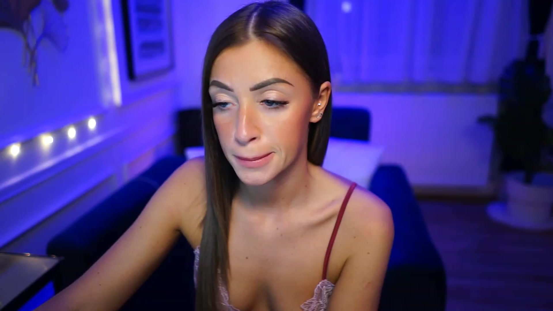 Gallery image thumbnail from emma_ruby's myfreecams stream on, 12/29/2022, 18:34 image 9 of 20
