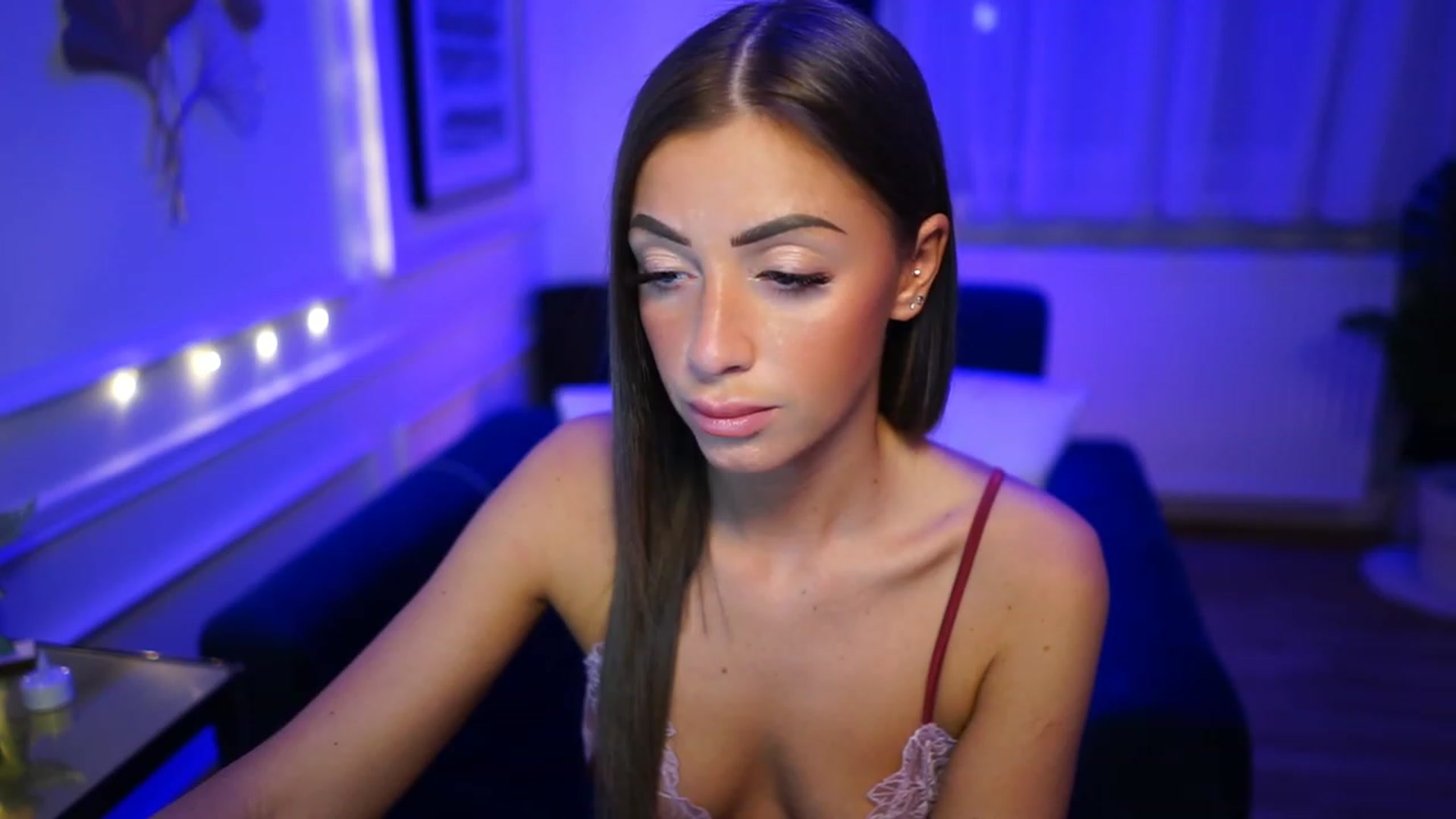 Gallery image thumbnail from emma_ruby's myfreecams stream on, 12/29/2022, 18:34 image 10 of 20