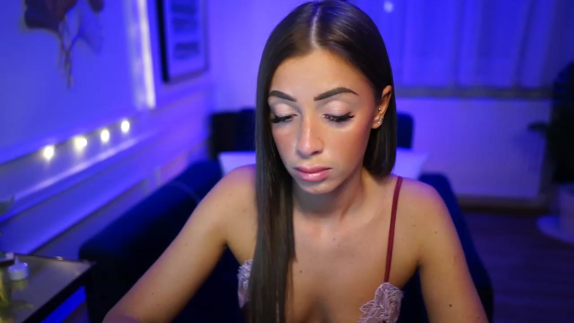 Gallery image thumbnail from emma_ruby's myfreecams stream on, 12/29/2022, 18:34 image 11 of 20