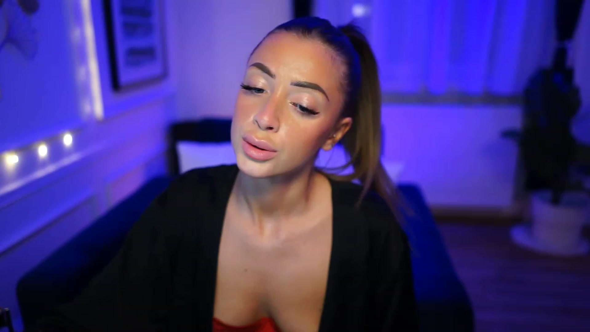 Gallery image thumbnail from emma_ruby's myfreecams stream on, 12/30/2022, 17:46 image 14 of 20