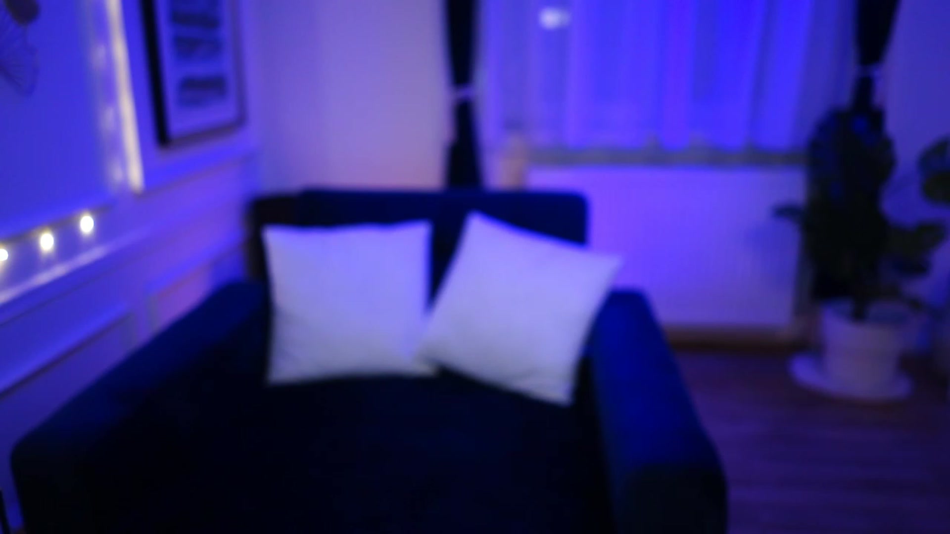 Gallery image thumbnail from emma_ruby's myfreecams stream on, 12/30/2022, 17:46 image 16 of 20
