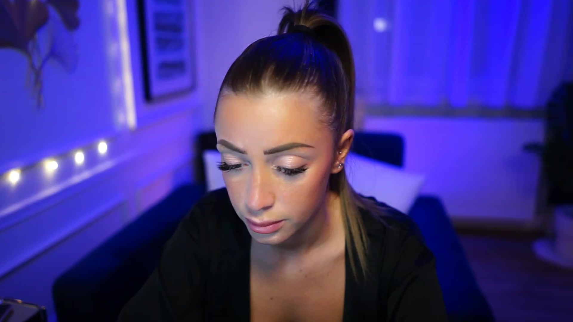 Gallery image thumbnail from emma_ruby's myfreecams stream on, 12/30/2022, 17:46 image 10 of 20