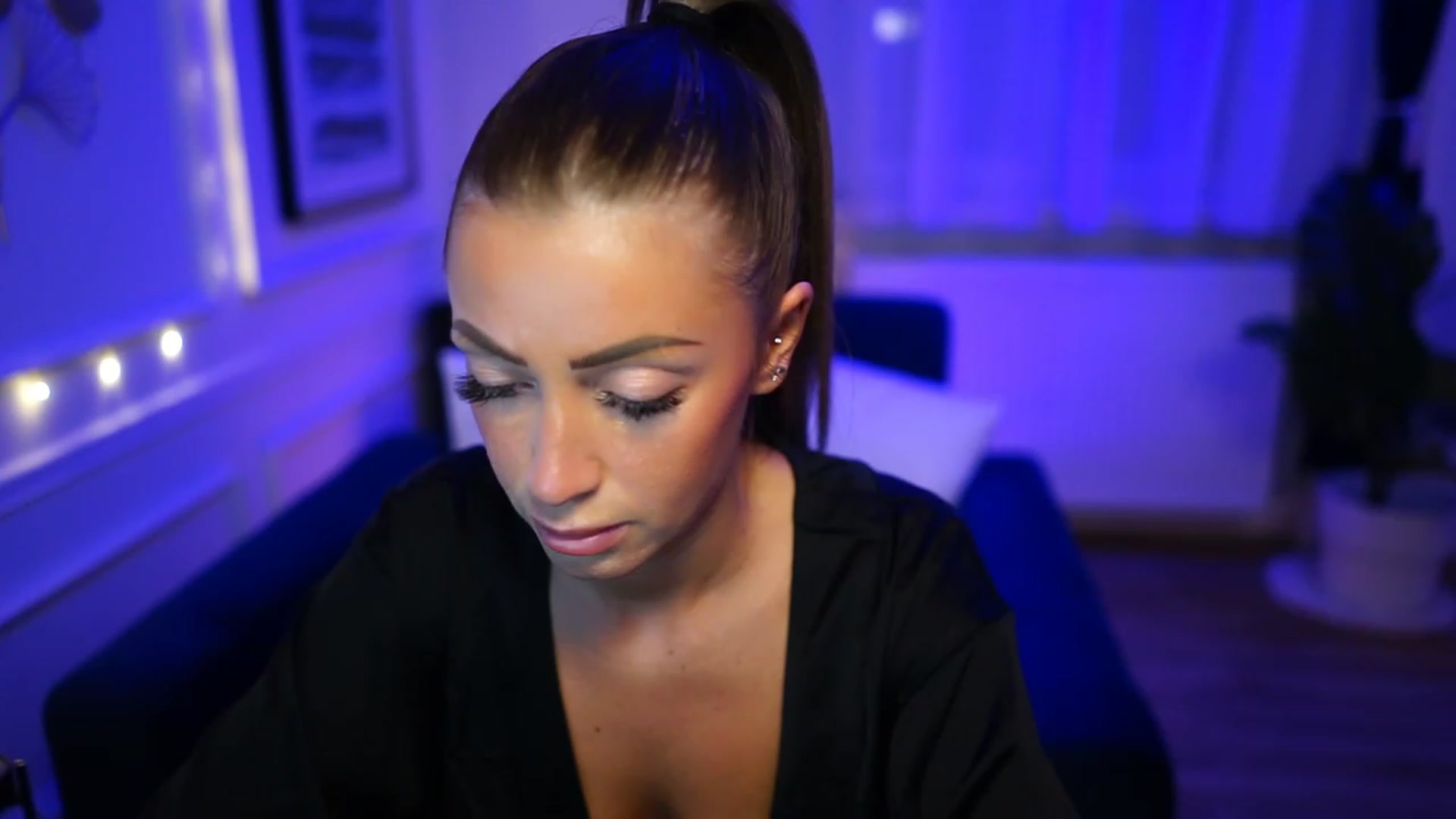 Gallery image thumbnail from emma_ruby's myfreecams stream on, 12/30/2022, 17:46 image 13 of 20