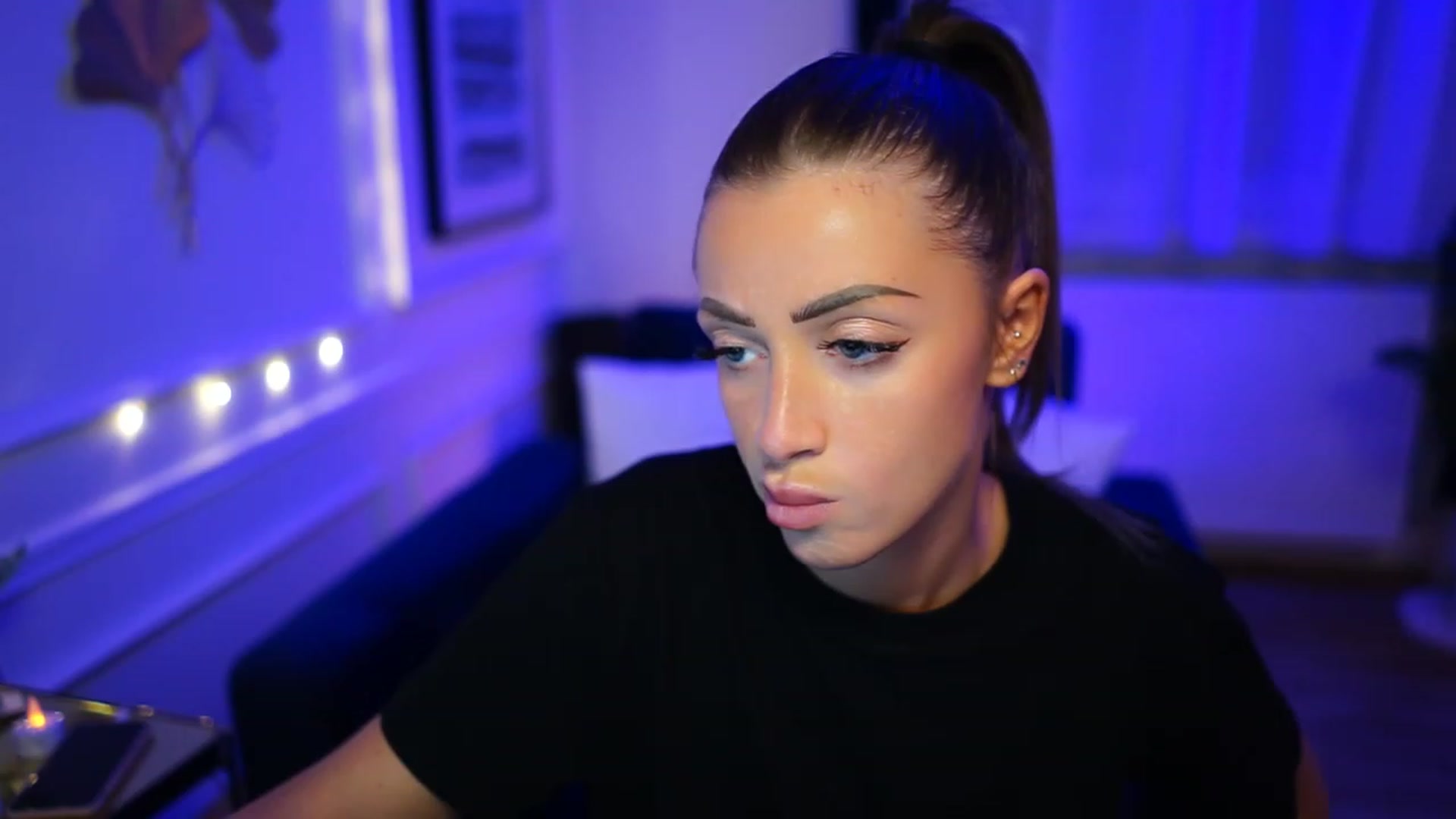 Gallery image thumbnail from emma_ruby's myfreecams stream on, 12/30/2022, 20:32 image 3 of 20