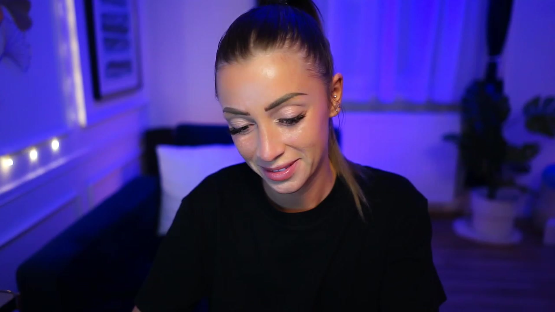 Gallery image thumbnail from emma_ruby's myfreecams stream on, 12/30/2022, 20:32 image 18 of 20