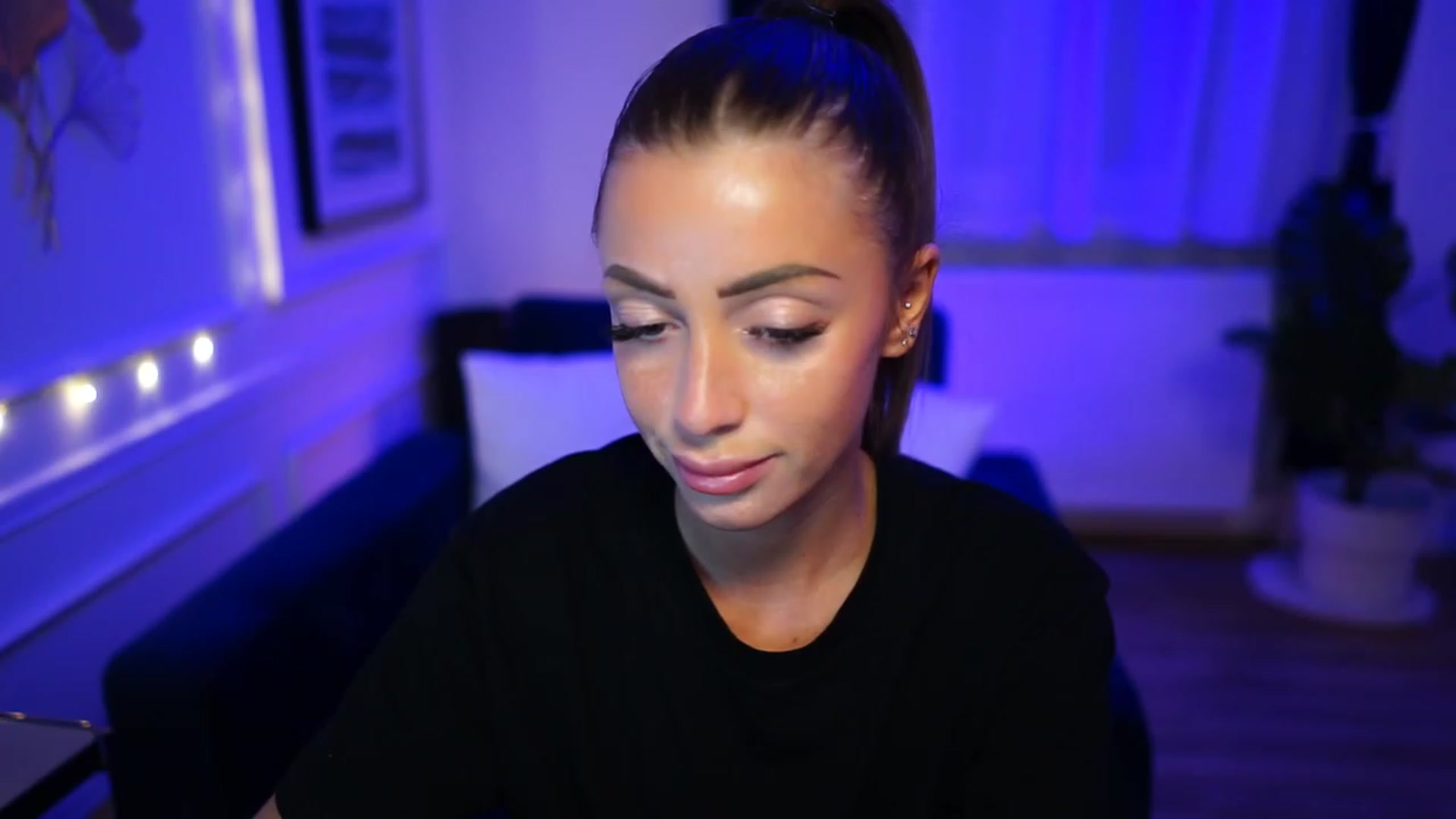 Gallery image thumbnail from emma_ruby's myfreecams stream on, 12/30/2022, 21:43 image 8 of 20