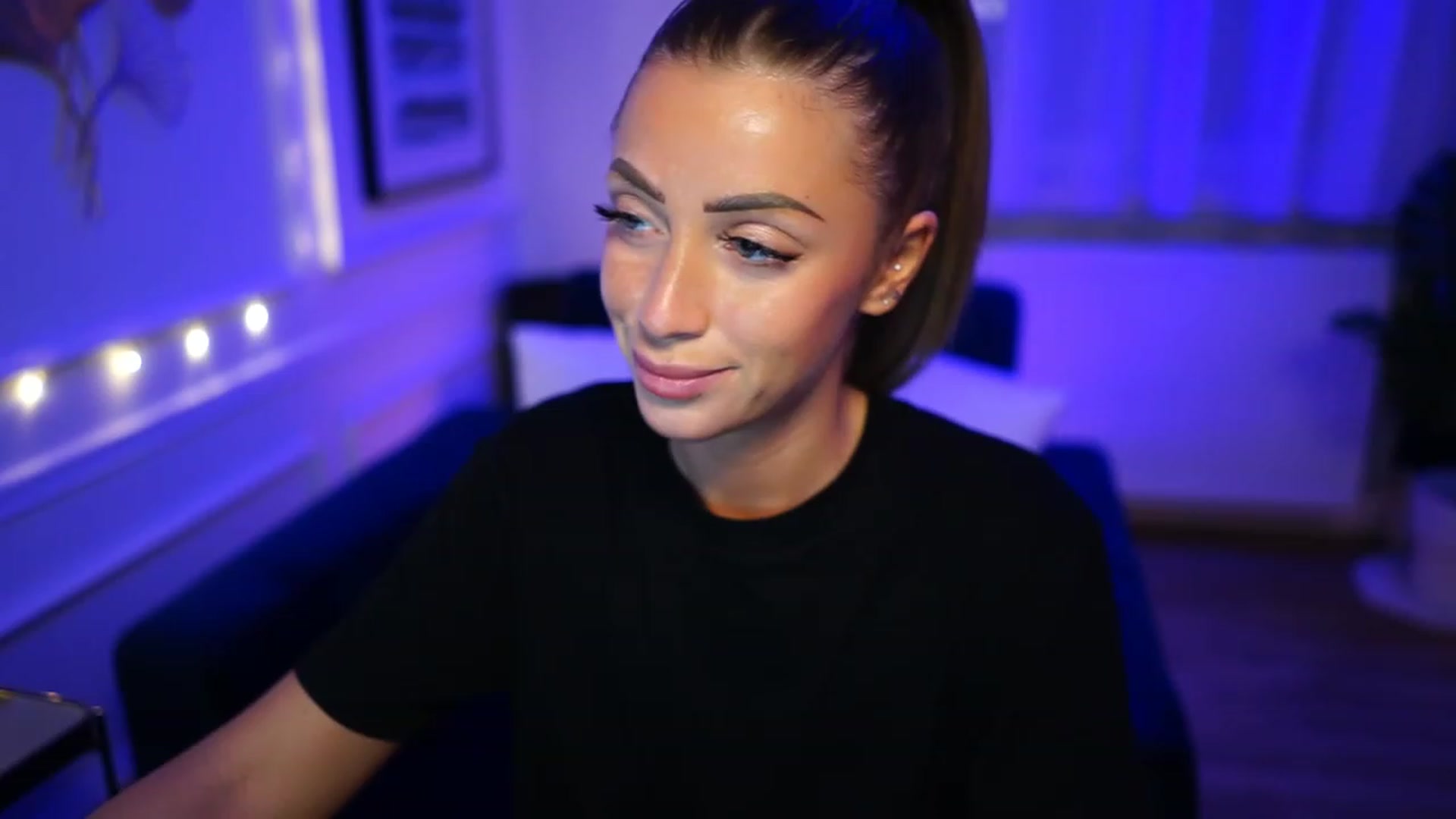 Gallery image thumbnail from emma_ruby's myfreecams stream on, 12/30/2022, 21:43 image 2 of 20