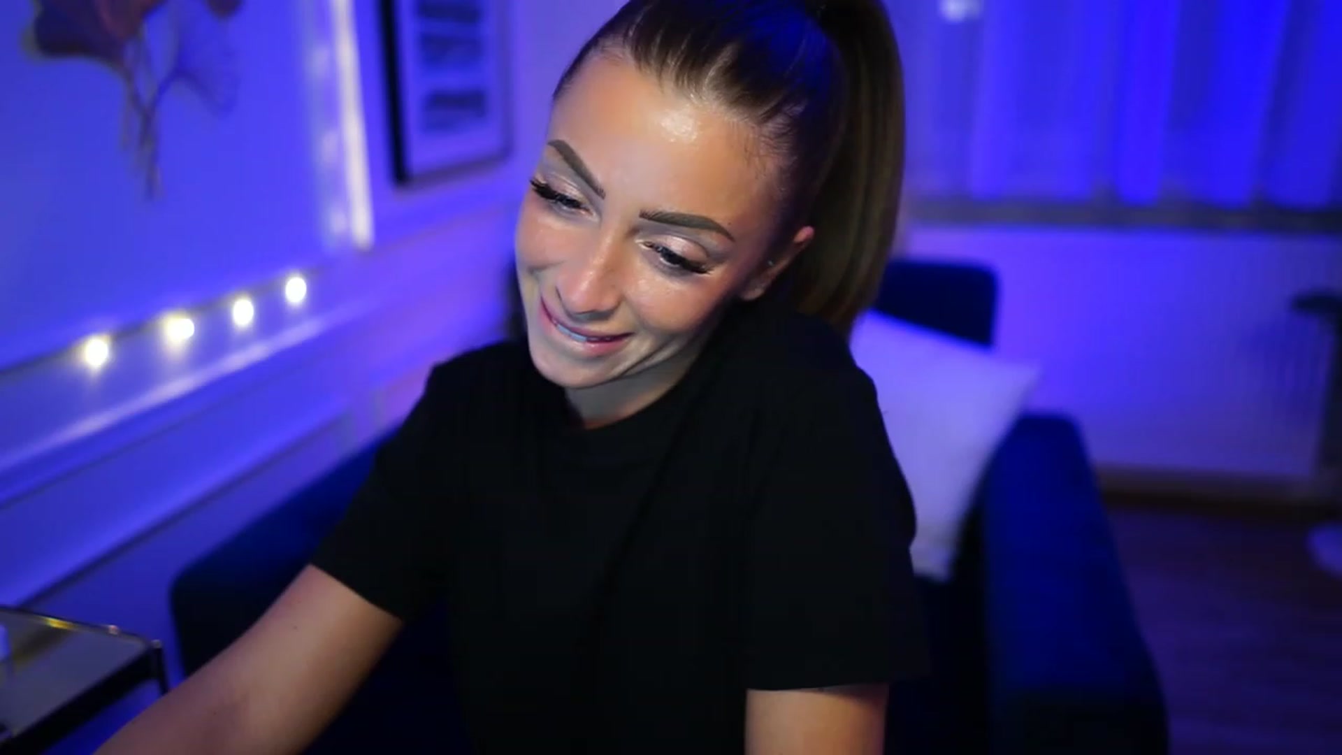 Gallery image thumbnail from emma_ruby's myfreecams stream on, 12/30/2022, 21:43 image 6 of 20