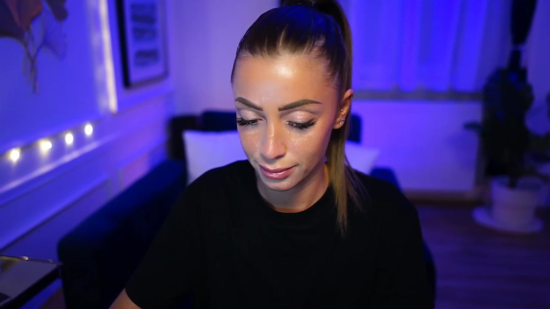 Gallery image thumbnail from emma_ruby's myfreecams stream on, 12/30/2022, 21:43 image 11 of 20