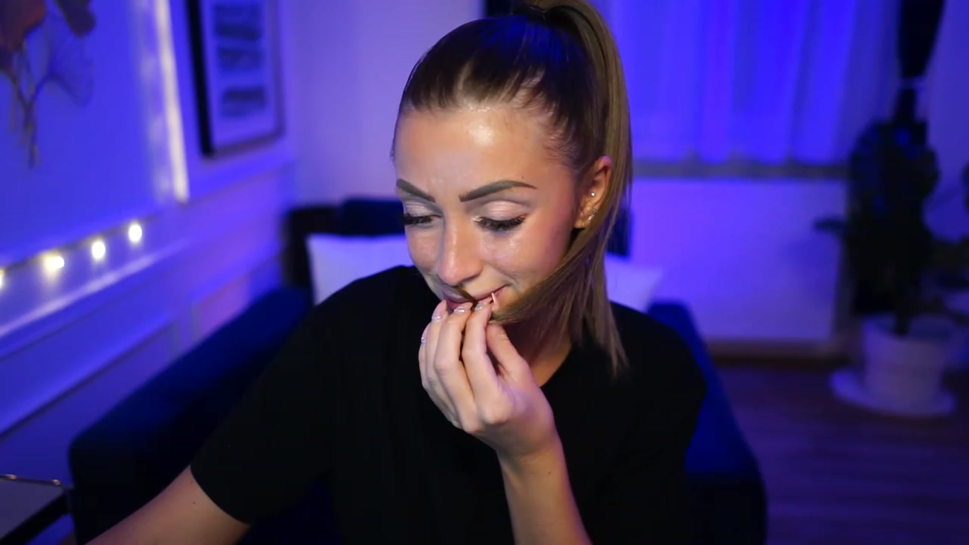 Gallery image thumbnail from emma_ruby's myfreecams stream on, 12/30/2022, 21:43 image 7 of 20