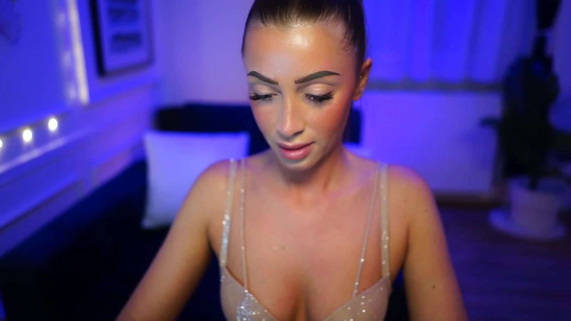 Gallery image thumbnail from emma_ruby's myfreecams stream on, 12/31/2022, 19:56 image 15 of 20