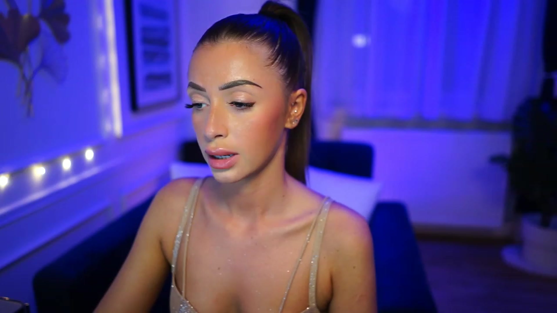 Gallery image thumbnail from emma_ruby's myfreecams stream on, 12/31/2022, 23:40 image 19 of 20