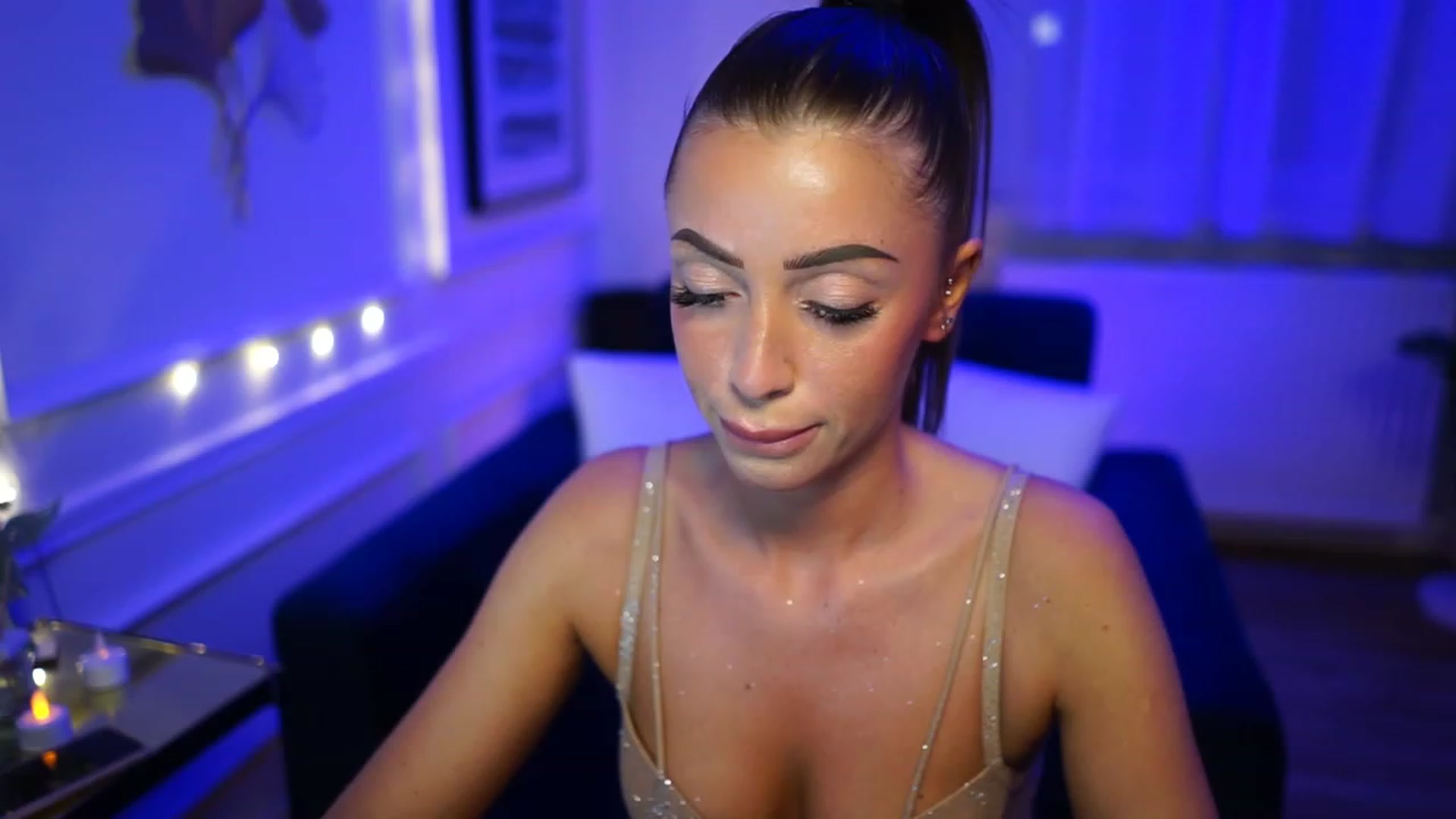 Gallery image thumbnail from emma_ruby's myfreecams stream on, 01/01/2023, 01:50 image 11 of 20