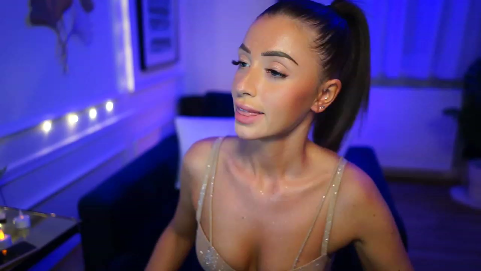 Gallery image thumbnail from emma_ruby's myfreecams stream on, 01/01/2023, 01:50 image 9 of 20