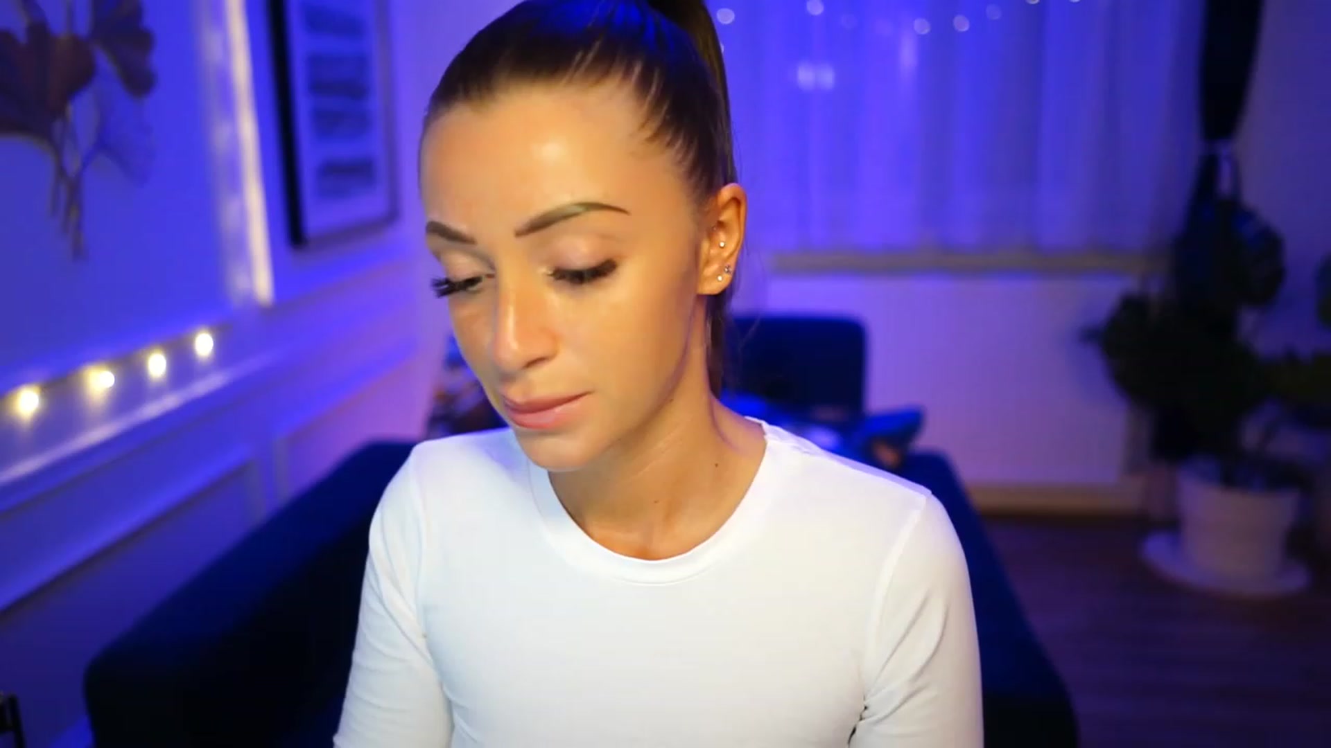 Gallery image thumbnail from emma_ruby's myfreecams stream on, 01/16/2023, 12:35 image 17 of 20