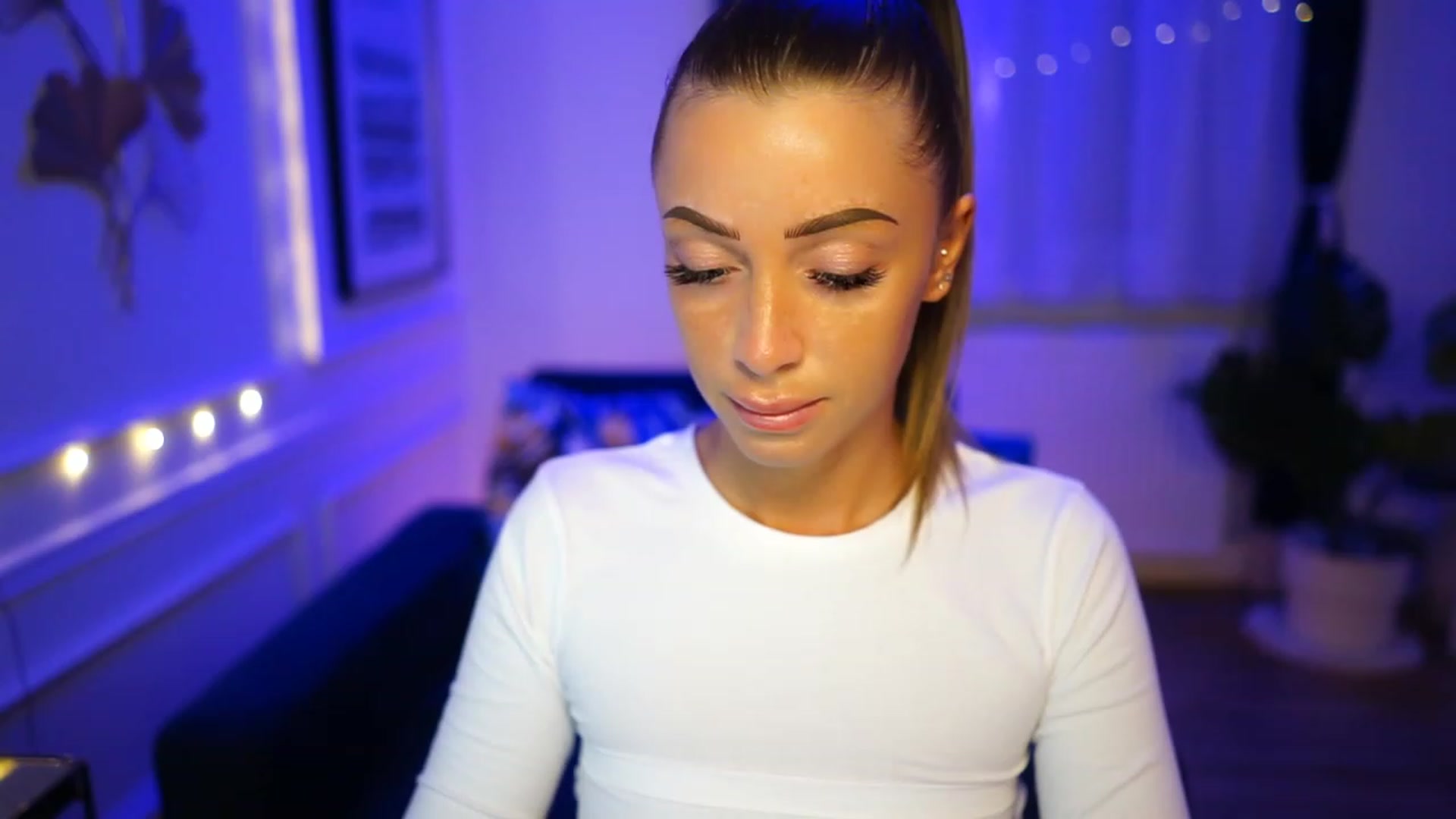 Gallery image thumbnail from emma_ruby's myfreecams stream on, 01/16/2023, 12:35 image 6 of 20