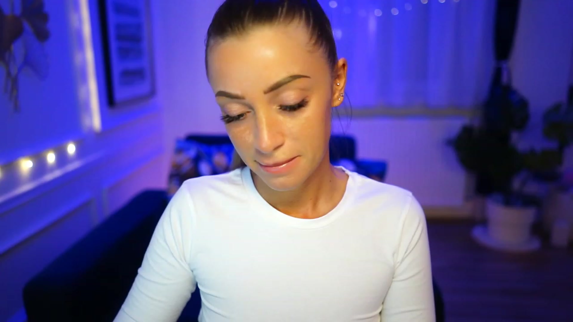 Gallery image thumbnail from emma_ruby's myfreecams stream on, 01/16/2023, 12:35 image 9 of 20