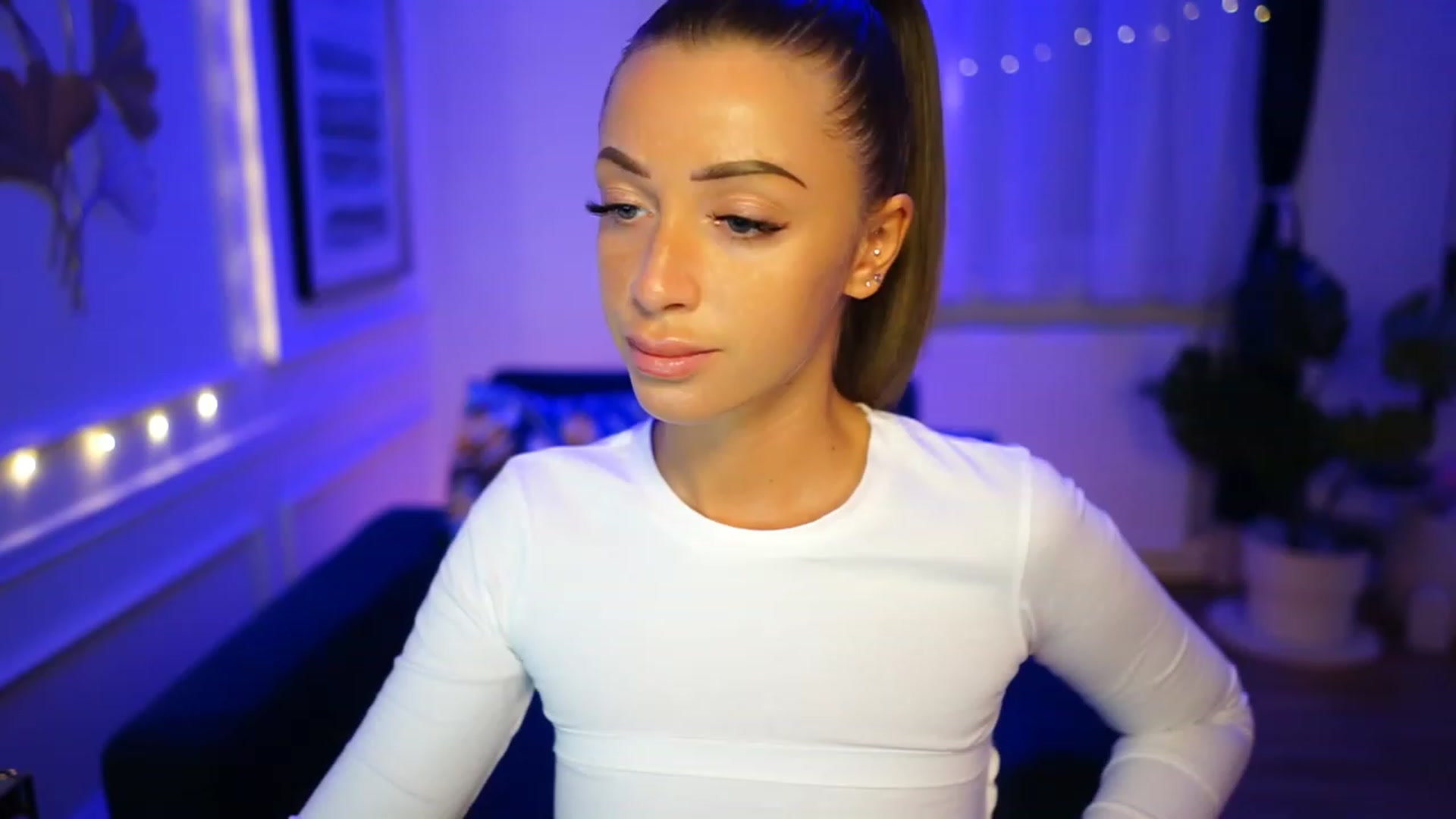 Gallery image thumbnail from emma_ruby's myfreecams stream on, 01/16/2023, 12:35 image 4 of 20