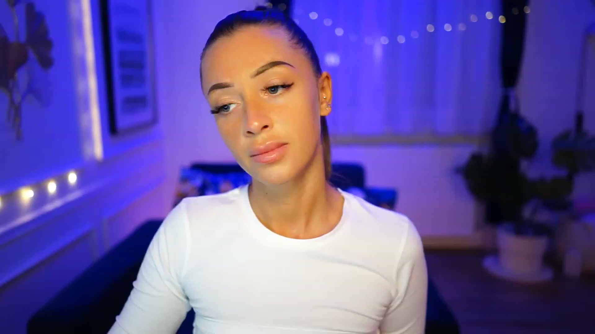 Gallery image thumbnail from emma_ruby's myfreecams stream on, 01/16/2023, 12:35 image 3 of 20