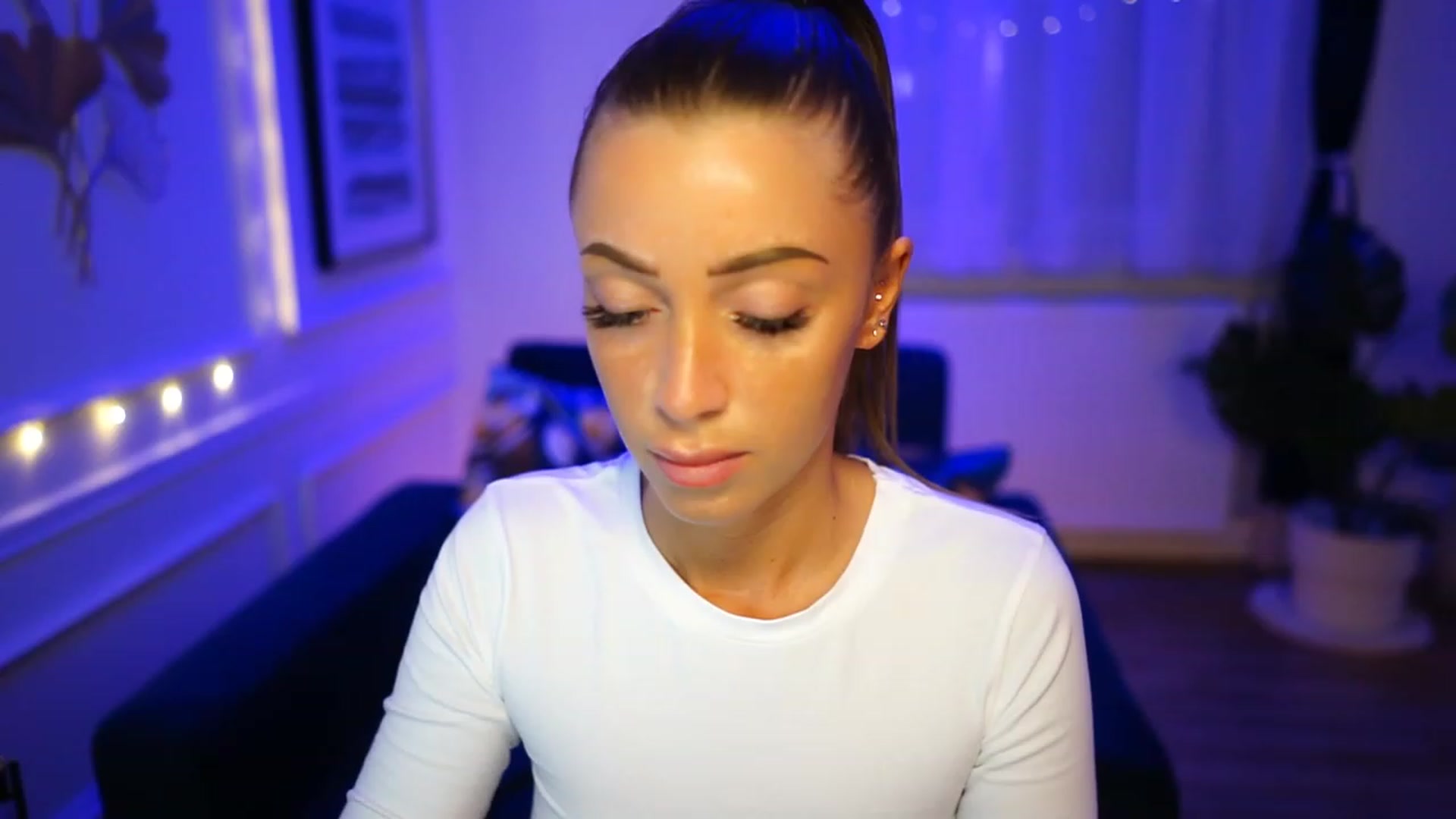 Gallery image thumbnail from emma_ruby's myfreecams stream on, 01/16/2023, 12:35 image 16 of 20