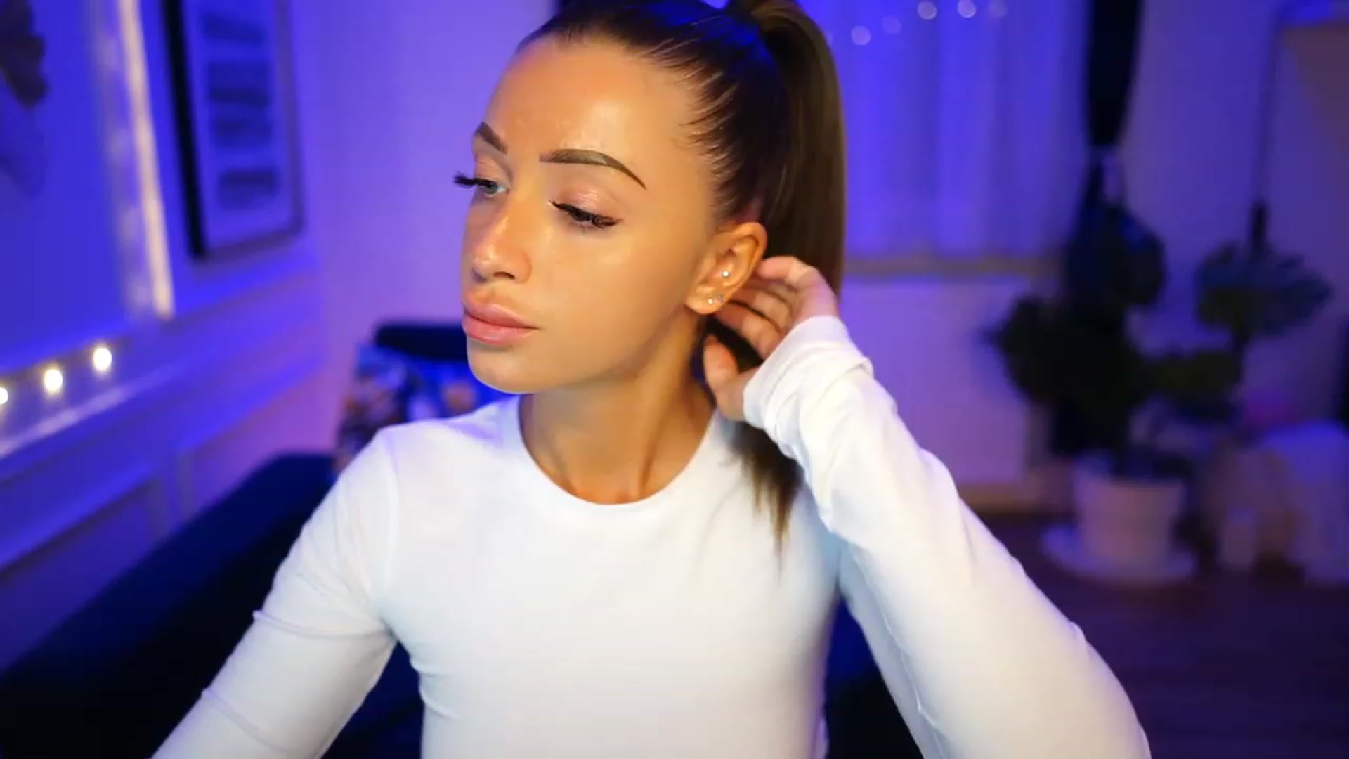 Gallery image thumbnail from emma_ruby's myfreecams stream on, 01/16/2023, 12:35 image 10 of 20