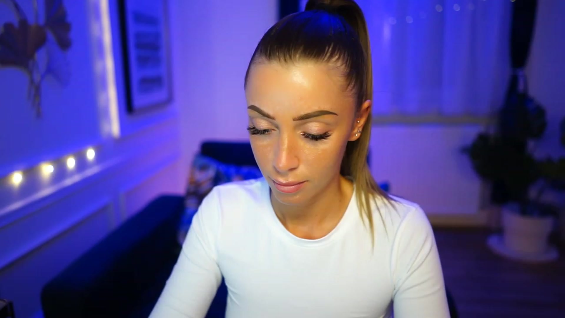 Gallery image thumbnail from emma_ruby's myfreecams stream on, 01/16/2023, 15:28 image 10 of 20