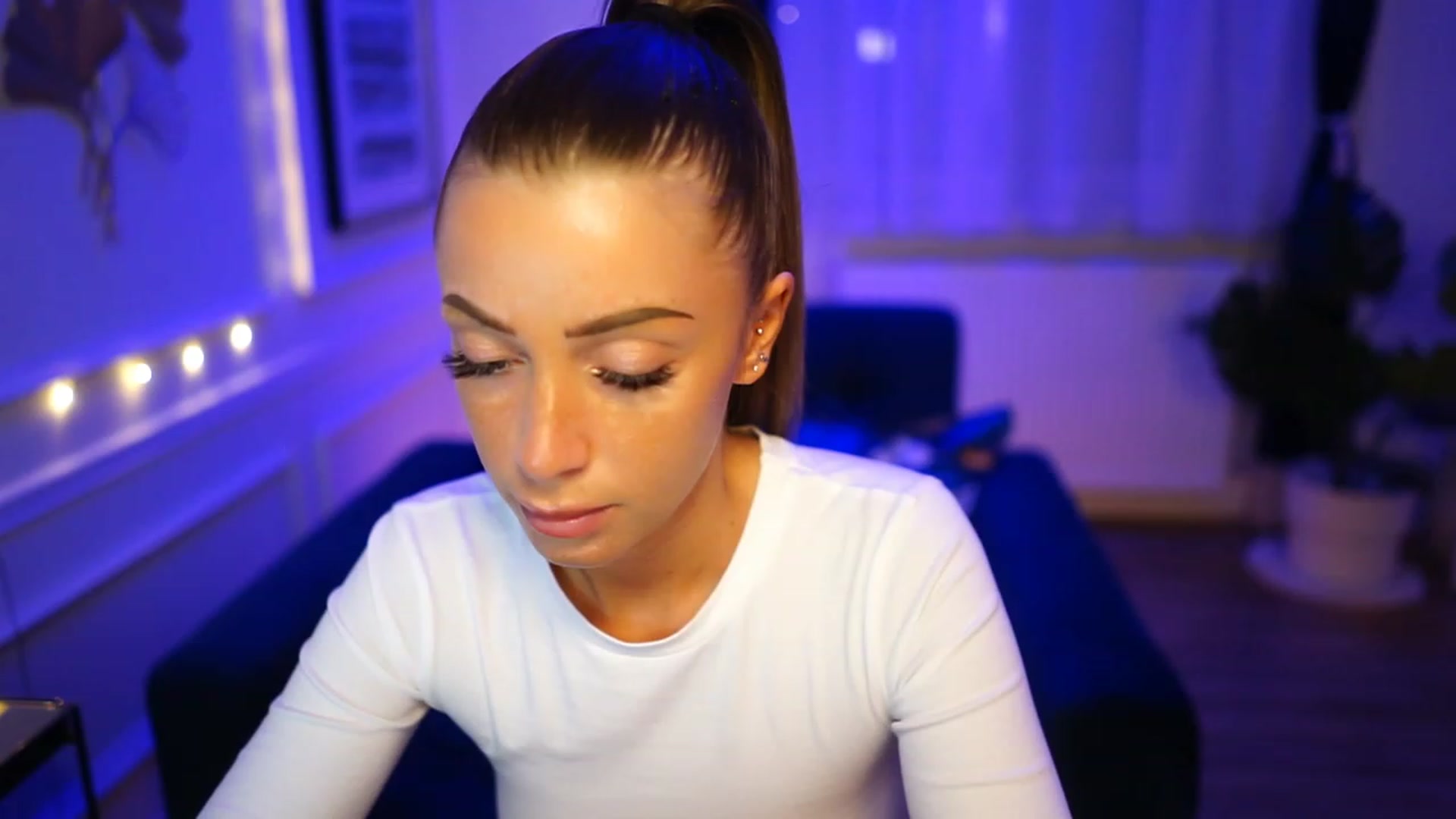 Gallery image thumbnail from emma_ruby's myfreecams stream on, 01/16/2023, 15:28 image 1 of 20