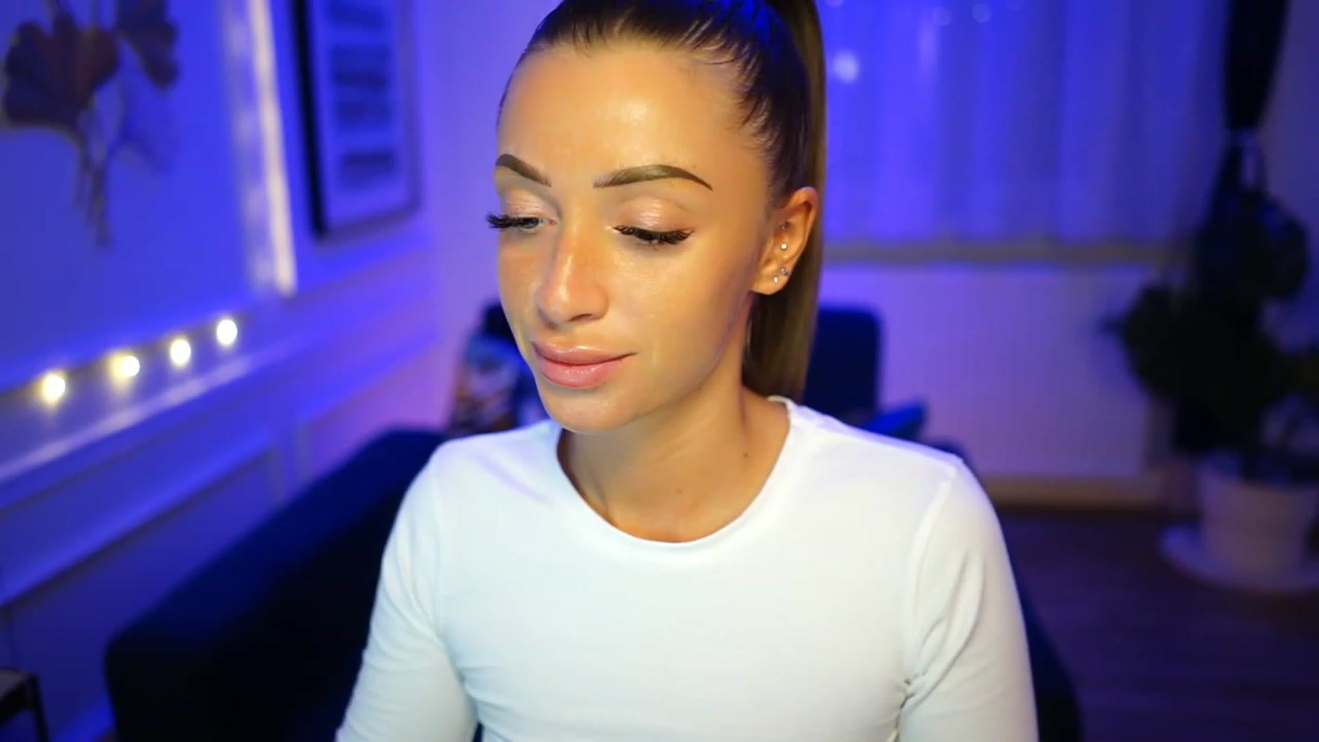 Gallery image thumbnail from emma_ruby's myfreecams stream on, 01/16/2023, 15:28 image 13 of 20