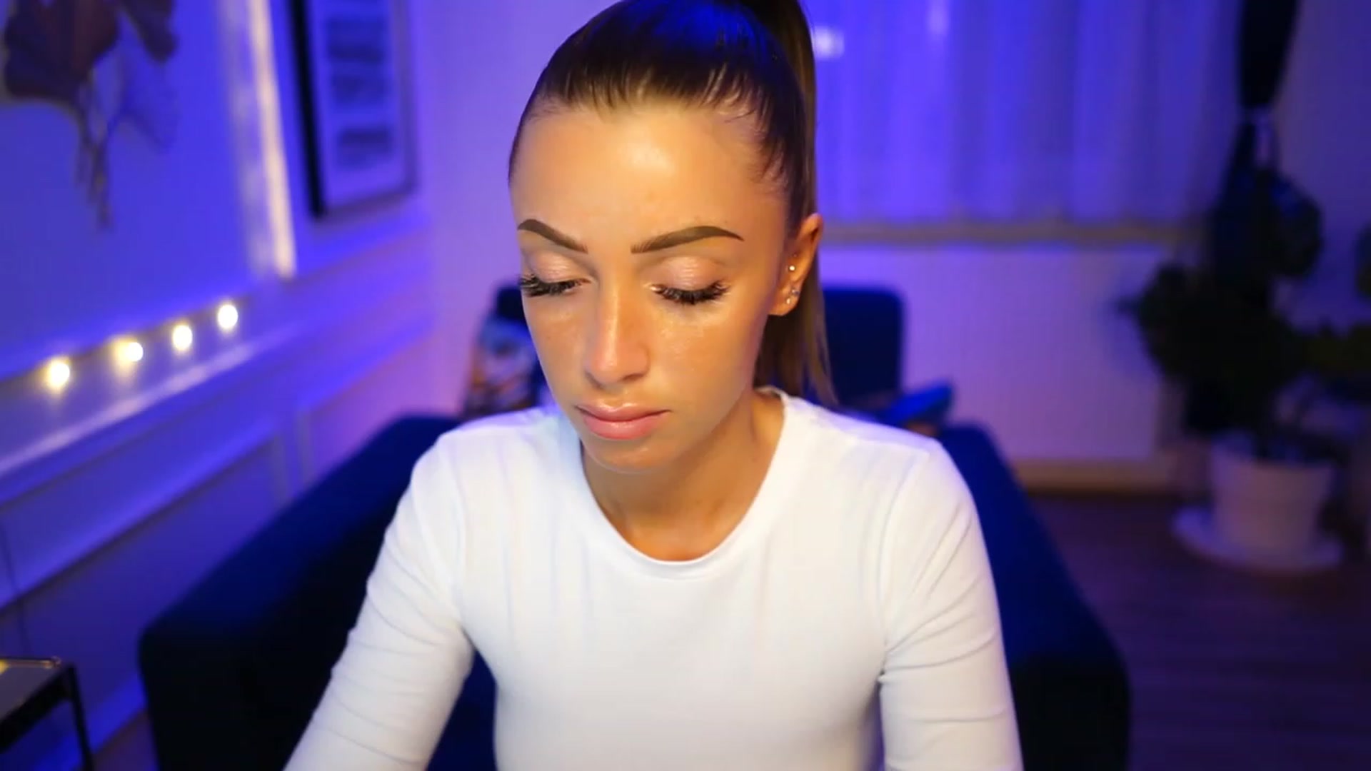 Gallery image thumbnail from emma_ruby's myfreecams stream on, 01/16/2023, 15:28 image 2 of 20