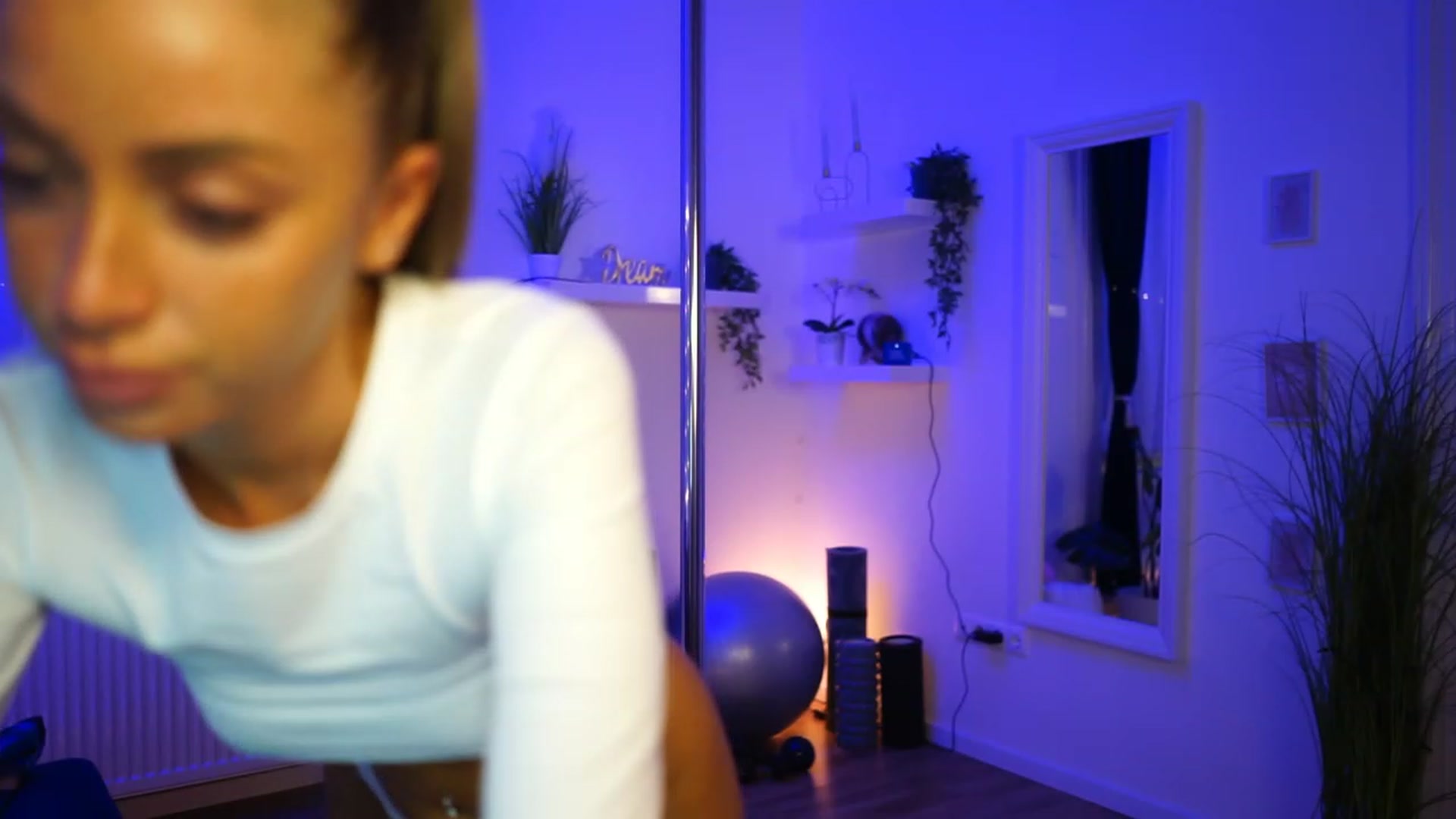 Gallery image thumbnail from emma_ruby's myfreecams stream on, 01/16/2023, 15:28 image 17 of 20