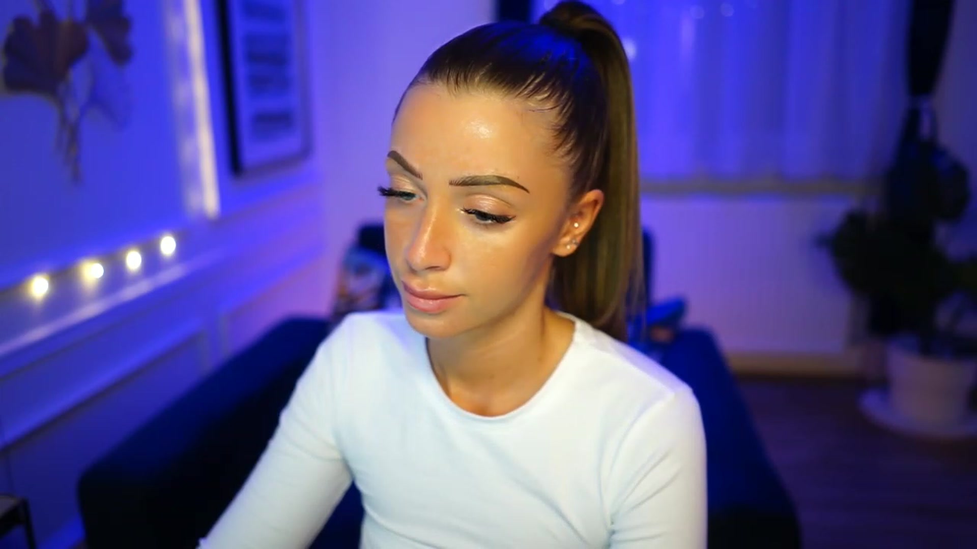 Gallery image thumbnail from emma_ruby's myfreecams stream on, 01/16/2023, 15:28 image 15 of 20