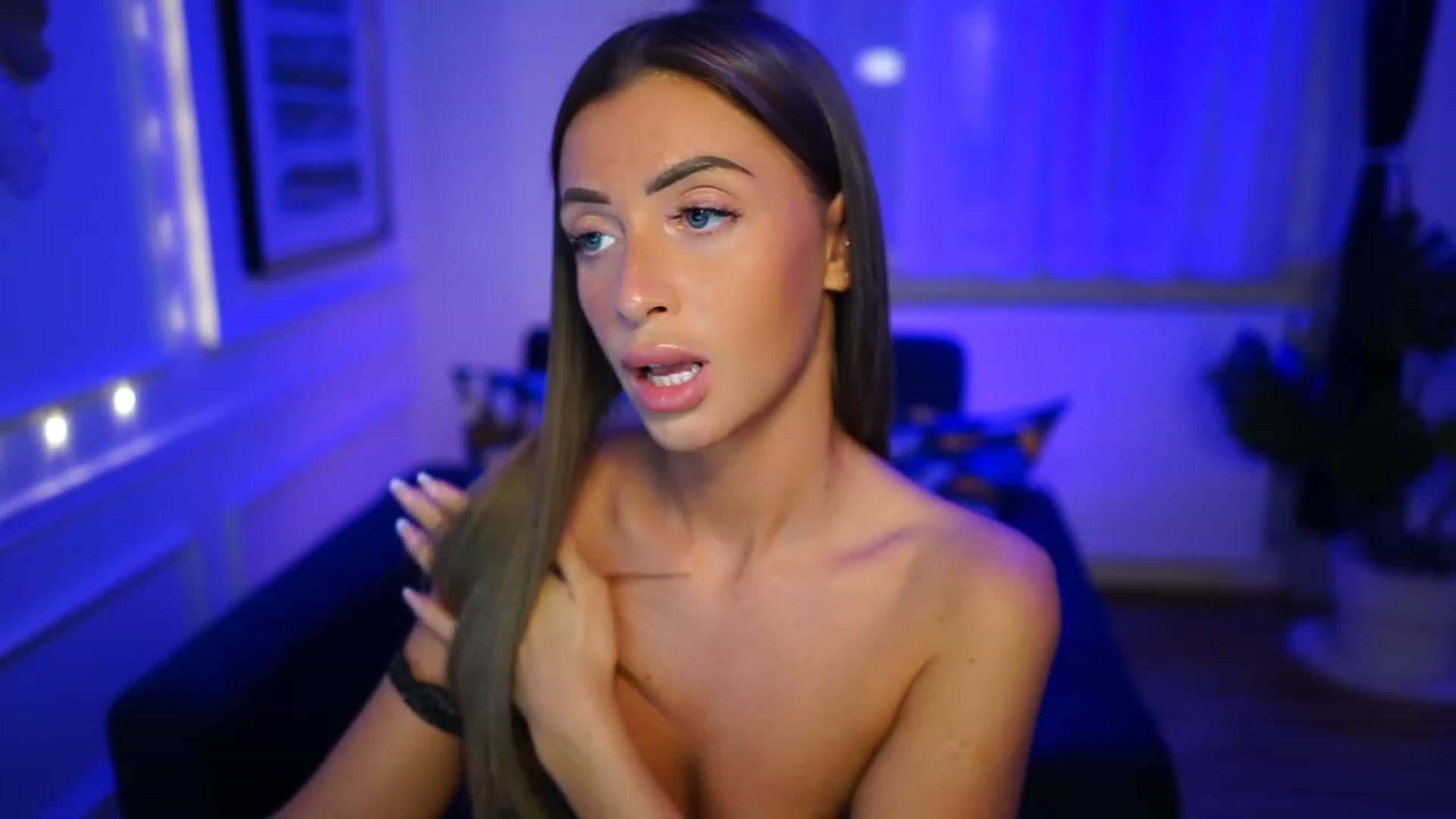 Gallery image thumbnail from emma_ruby's myfreecams stream on, 01/20/2023, 18:09 image 2 of 20