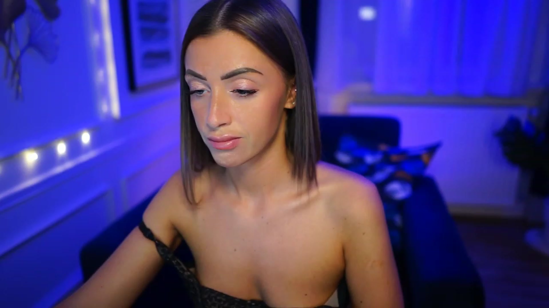 Gallery image thumbnail from emma_ruby's myfreecams stream on, 01/20/2023, 18:09 image 15 of 20