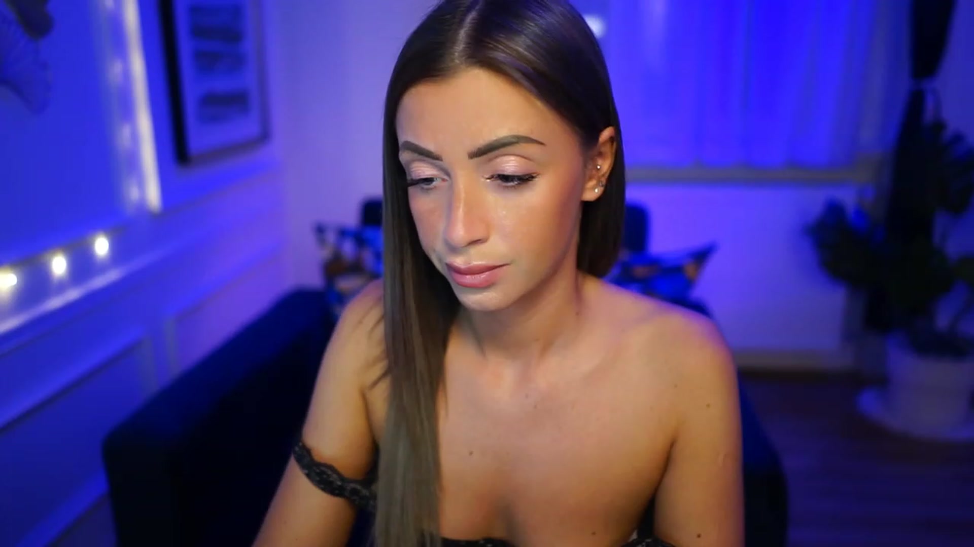 Gallery image thumbnail from emma_ruby's myfreecams stream on, 01/20/2023, 18:09 image 8 of 20