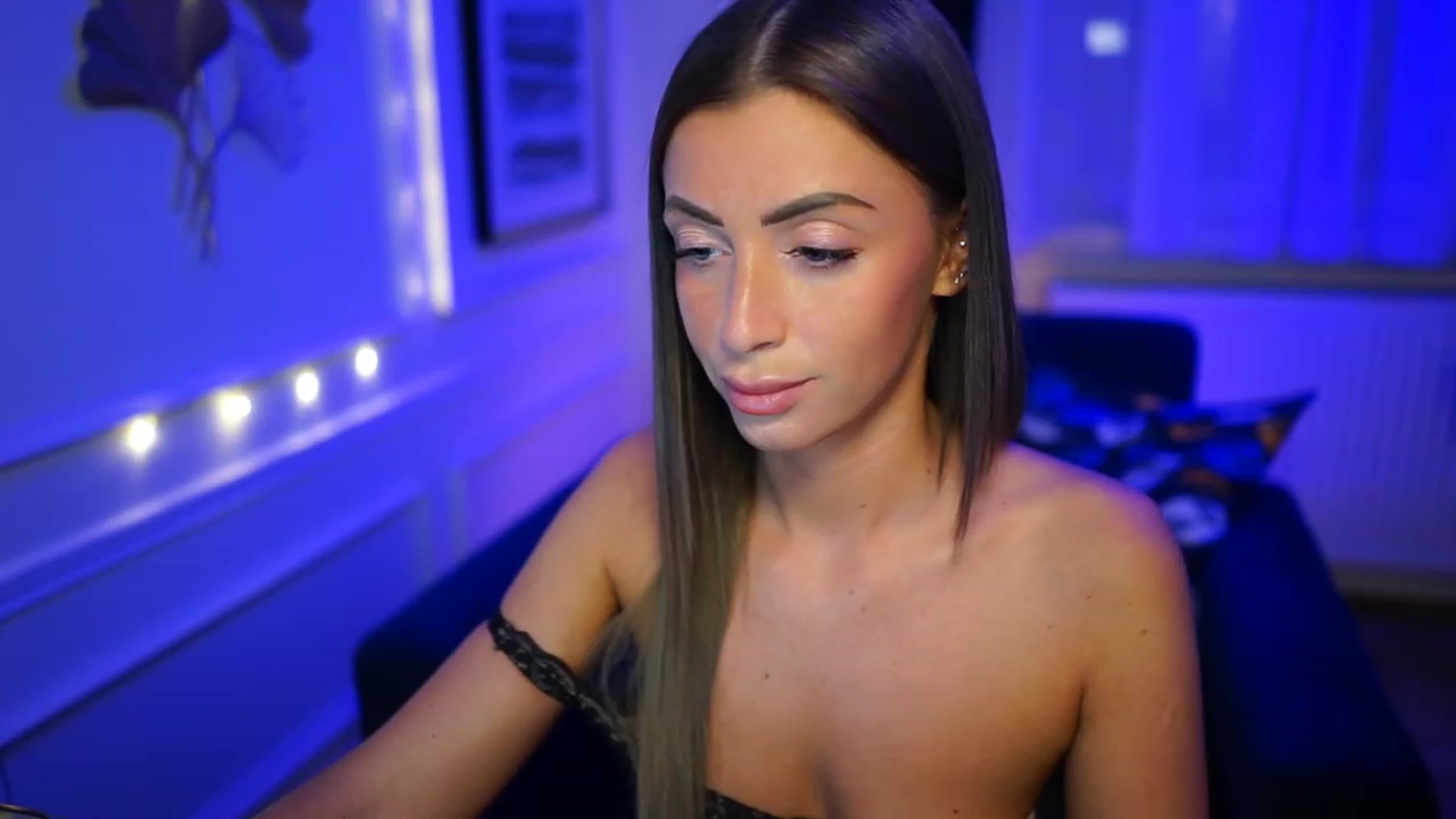Gallery image thumbnail from emma_ruby's myfreecams stream on, 01/20/2023, 19:49 image 6 of 20