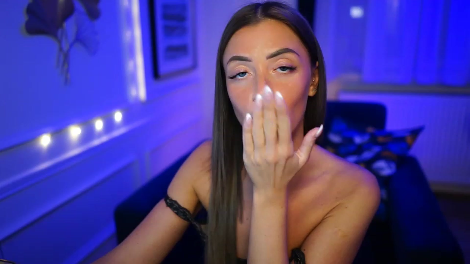Gallery image thumbnail from emma_ruby's myfreecams stream on, 01/20/2023, 19:49 image 5 of 20