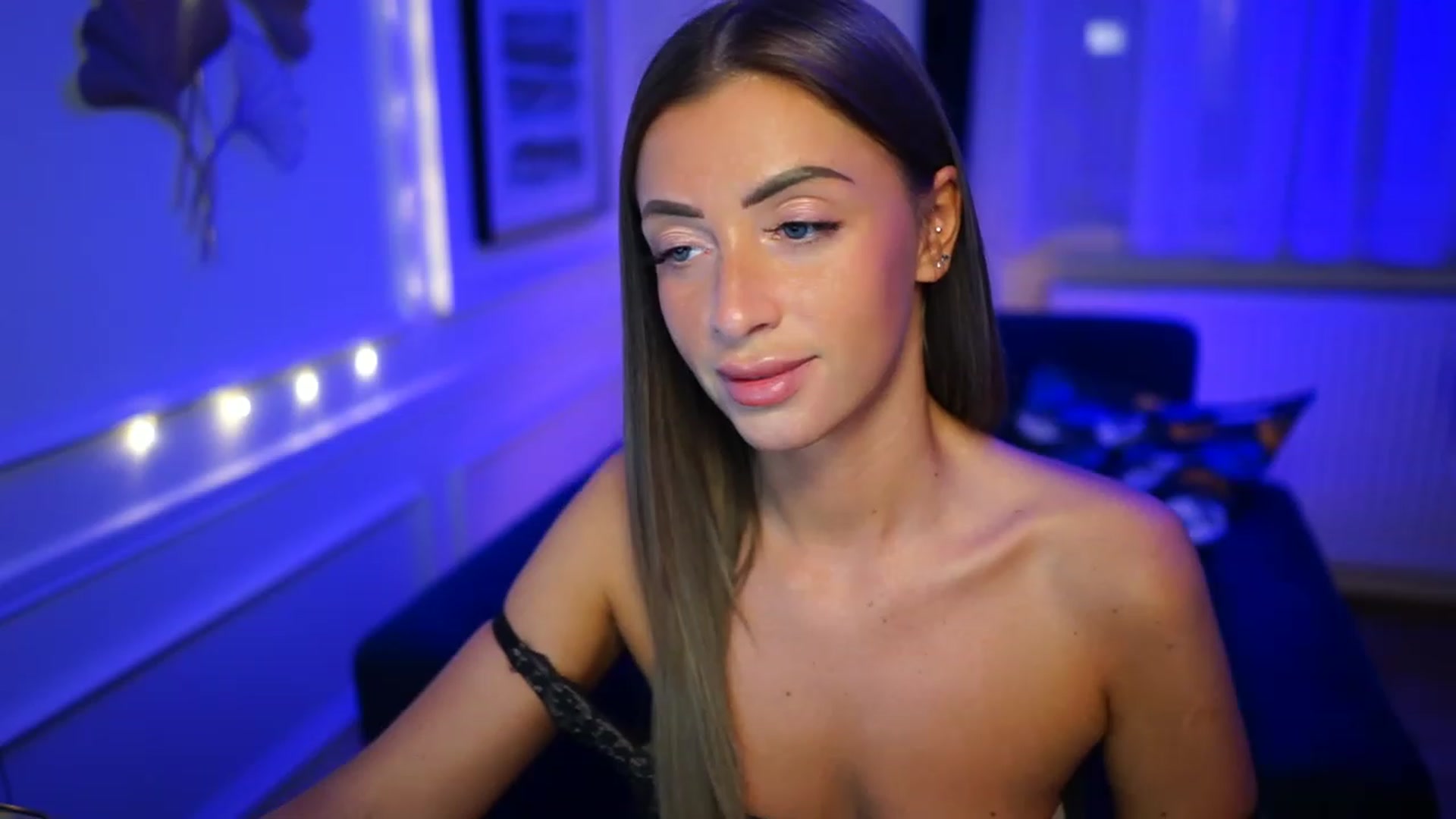 Gallery image thumbnail from emma_ruby's myfreecams stream on, 01/20/2023, 19:49 image 7 of 20