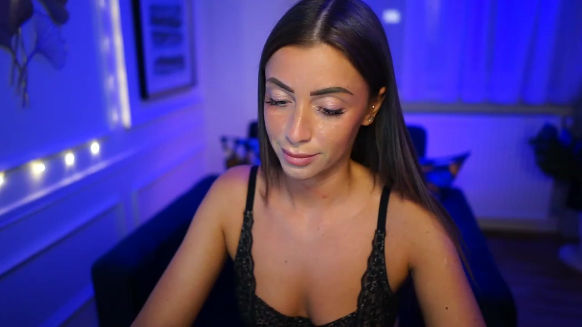 Gallery image thumbnail from emma_ruby's myfreecams stream on, 01/20/2023, 19:49 image 12 of 20